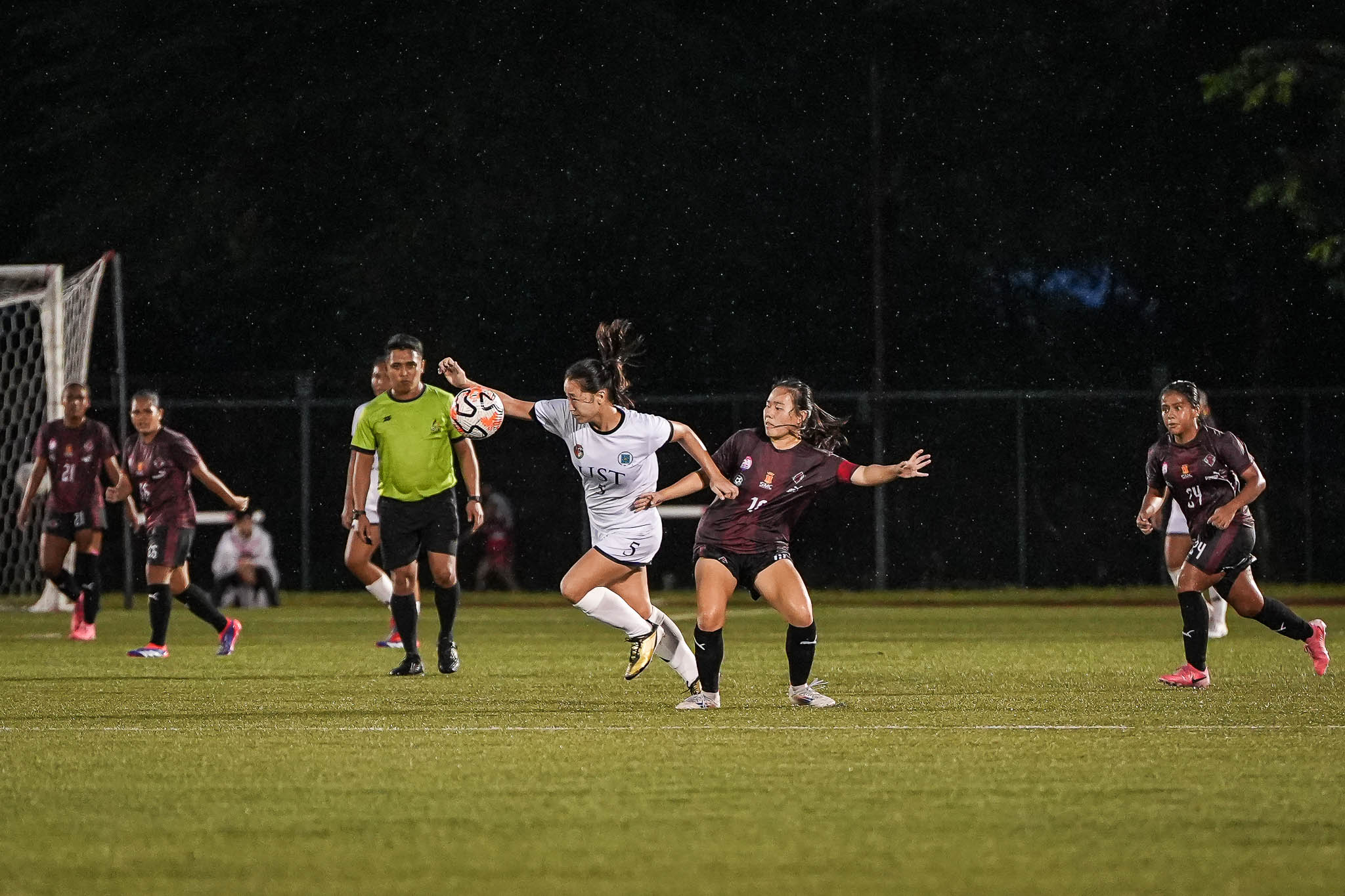 UAAP-S87-WFB-Juliana-Gerona-07642 UAAP Women's Football: Judy Mae Prado's equalizer stuns UP, gifts UST first point Football News UAAP UP UST - philippine sports news