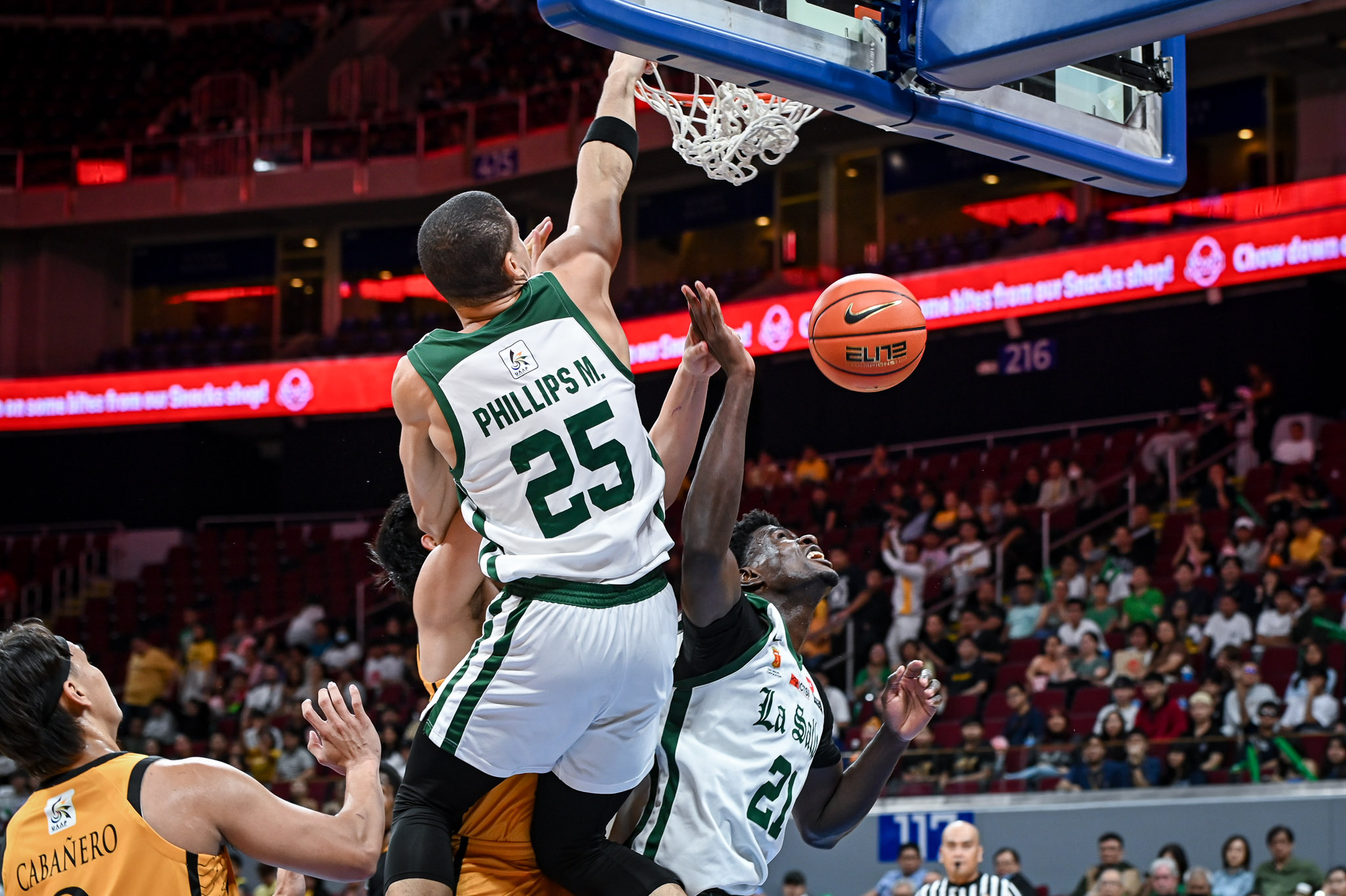 UAAP87-MBB-MIKE-PHILLIPS-5485 UAAP Men's Basketball: Quiambao, La Salle stand tall, blast UST in OT for solo lead Basketball DLSU News UAAP UST - philippine sports news