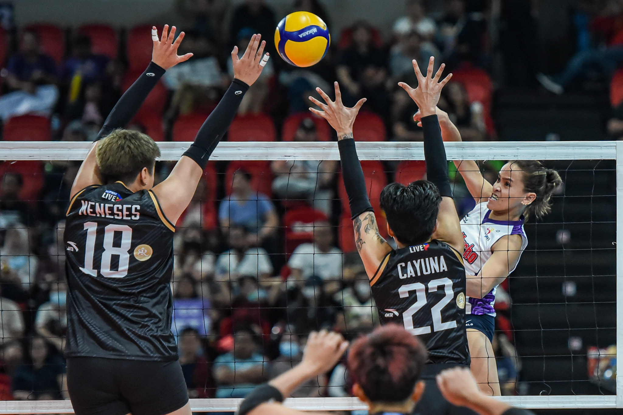 PVL-AFC-25-Cignal-vs.-Choco-Mucho-Sisi-Rondina-9758 Cignal overcomes third-set setback vs Choco Mucho, claims share of top spot in PVL AFC News PVL Volleyball - philippine sports news