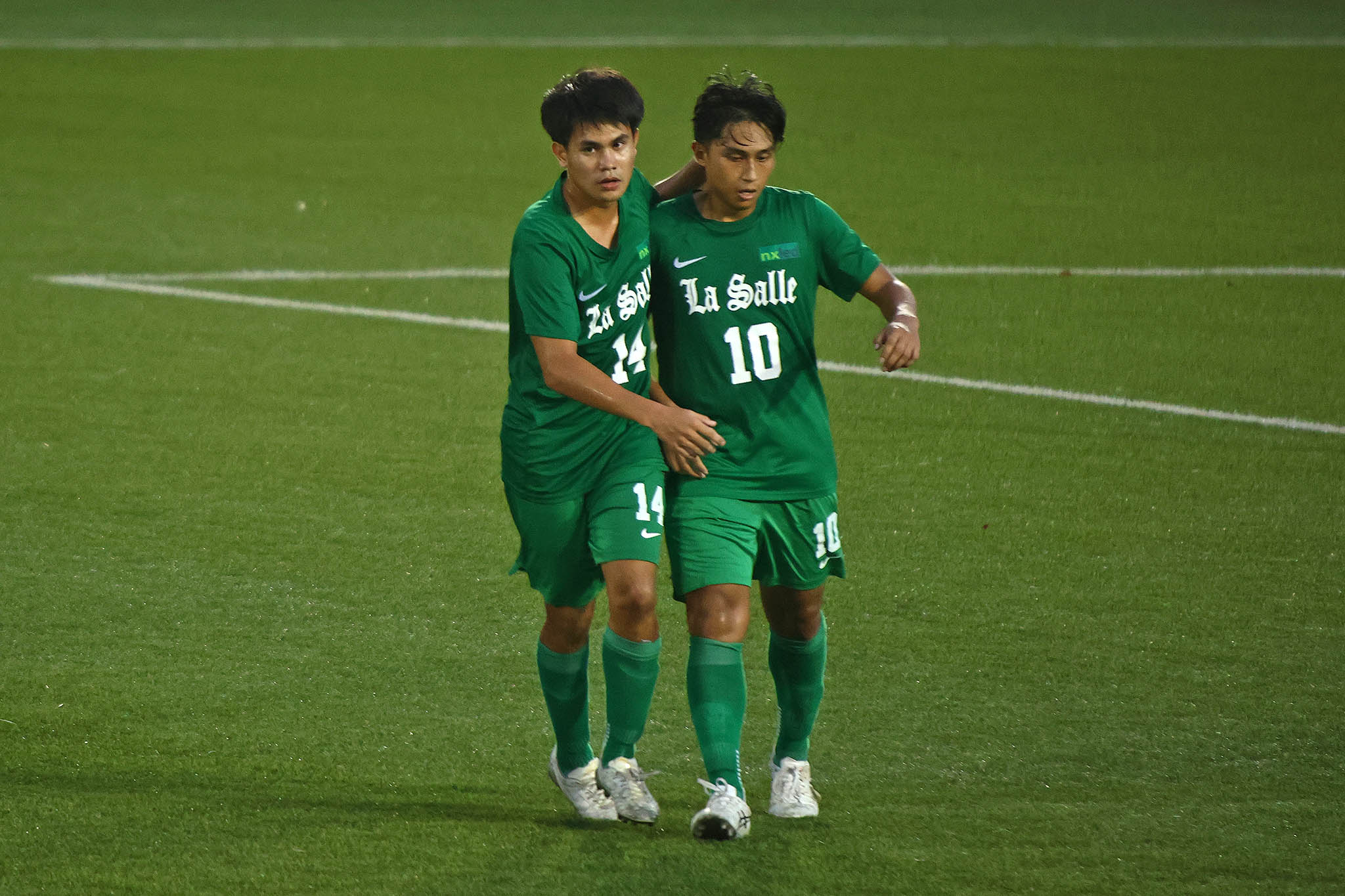 UAAP-87-MENS-FOOTBALL-Gabe-Suarez-Vin-Dela-Cruz UAAP Men's Football: FEU pushes La Salle to brink of elimination DLSU FEU Football News UAAP - philippine sports news
