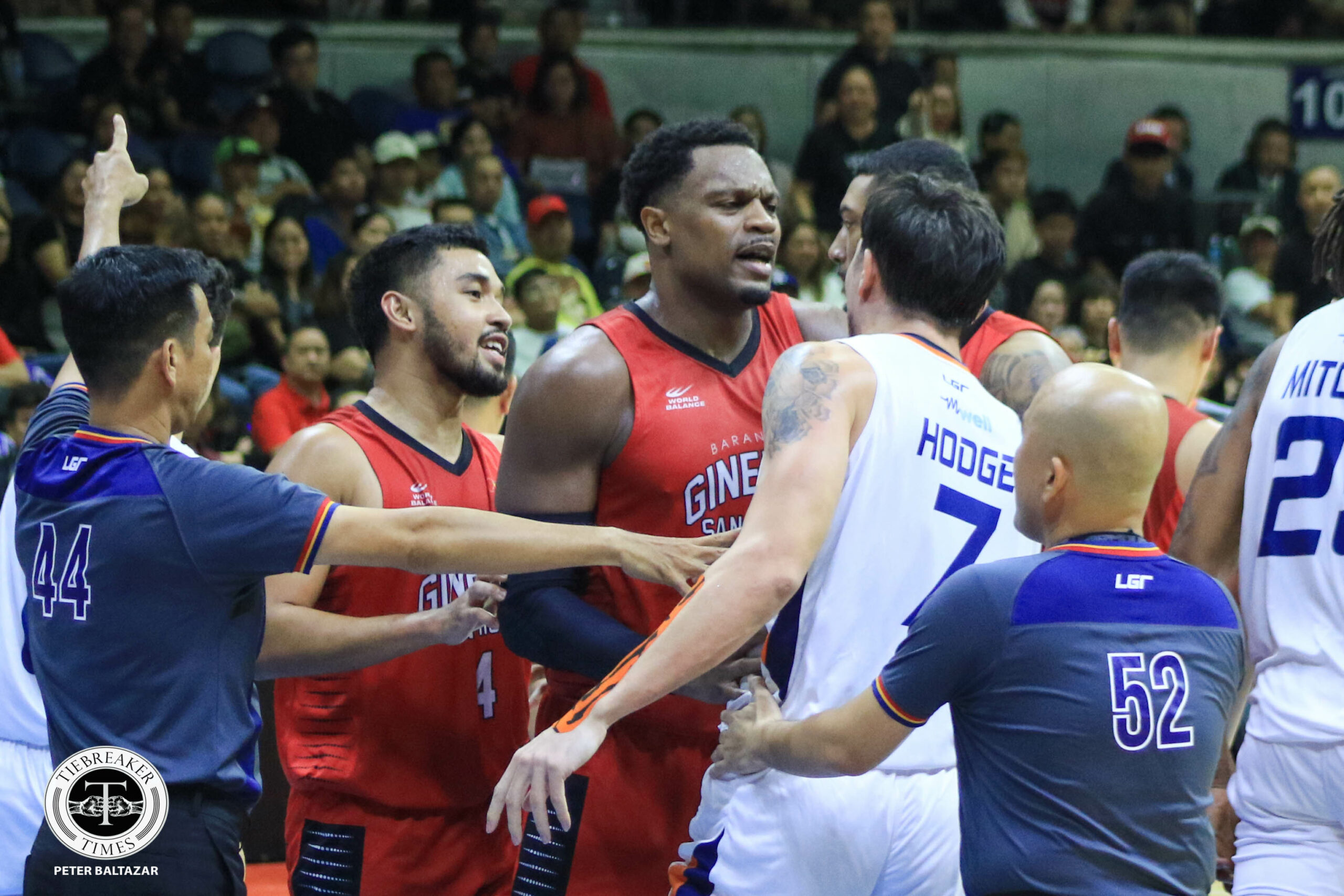 2024-25-PBA-Commissioners-Cup-QF-G1-Ginebra-vs-Meralco-Justin-Brownlee-vs-Cliff-Hodge-scaled Ginebra pulls away in 4th, takes PBA QF Game 1 against Meralco Basketball News PBA - philippine sports news