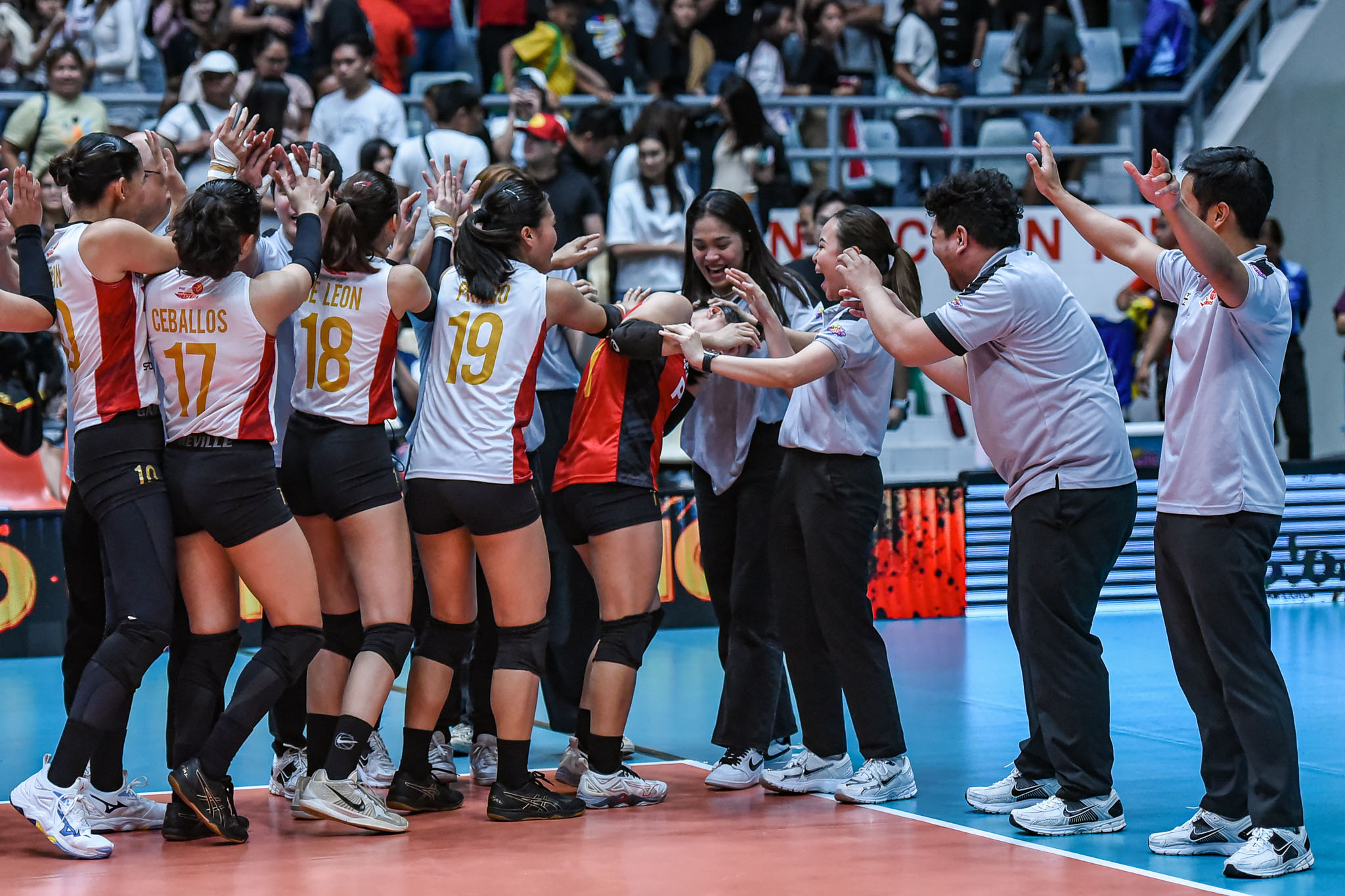 PVL-AFC-25-Creamline-vs.-PLDT-Iza-Viray-8479 Even after career night, Savi Davison says PLDT’s stunning win was a team effort News PVL Volleyball - philippine sports news