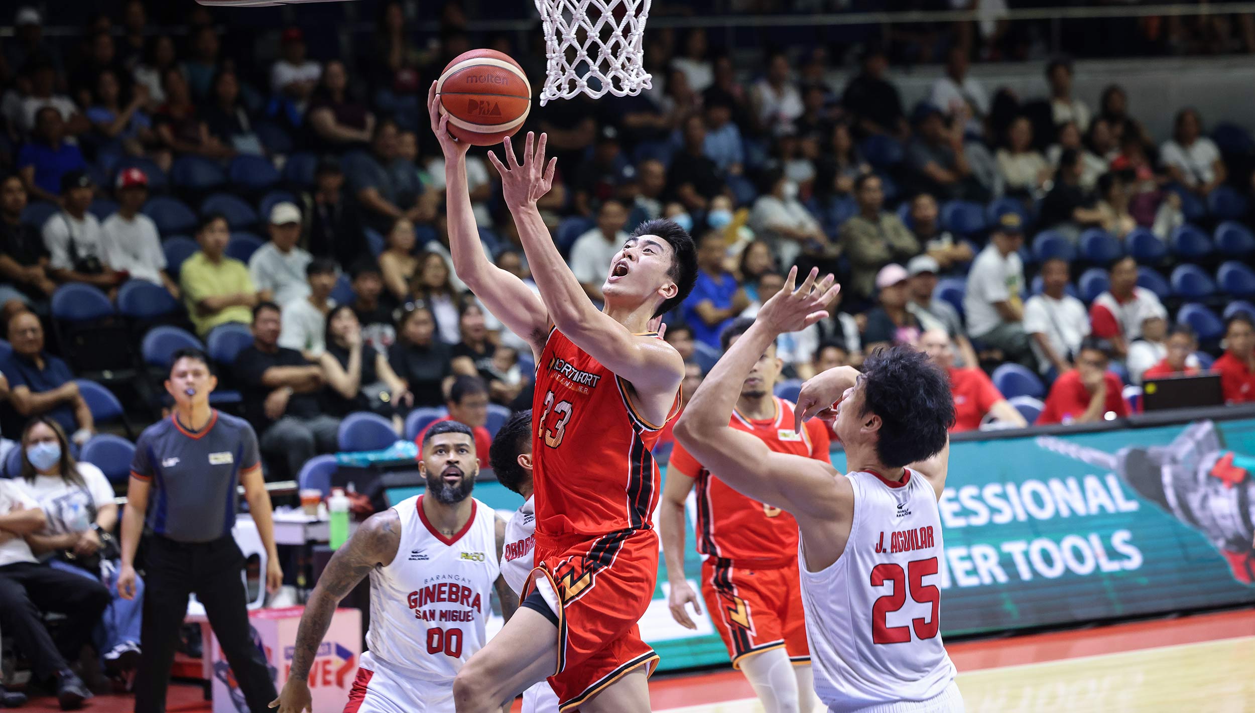 2024-25-PBA-Commissioners-Cup-SF-G4-Northport-vs-Ginebra-William-Navarro NorthPort survives Ginebra, forces Game 5 in PBA semifinals Basketball News PBA - philippine sports news