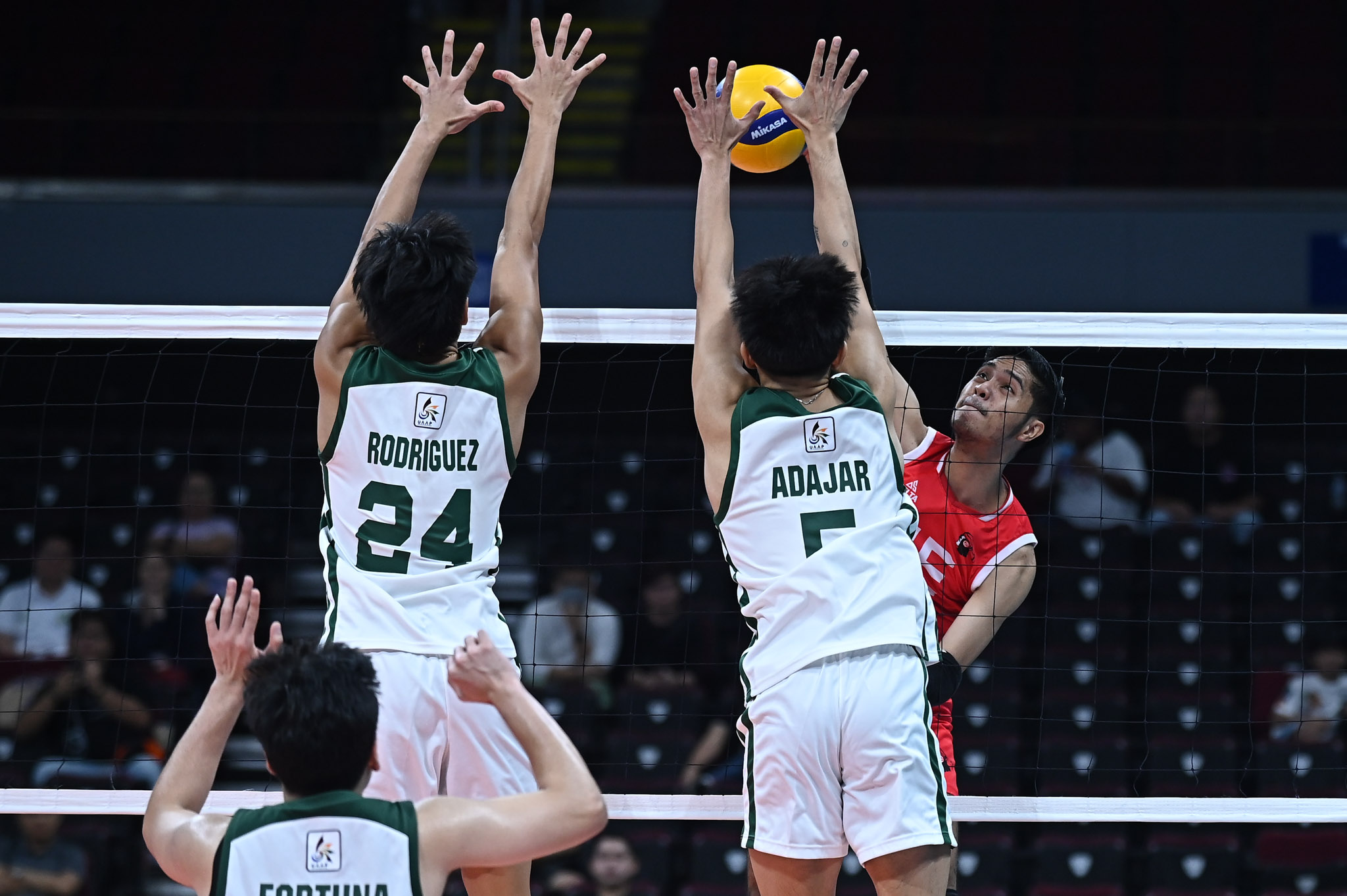 UAAP-87-MVB-DLSU-vs.-UE-Raquim-Aceron-5876 La Salle overcomes early scare, sweeps UE for solo fourth in UAAP Men's Volleyball DLSU News UAAP UE Volleyball - philippine sports news