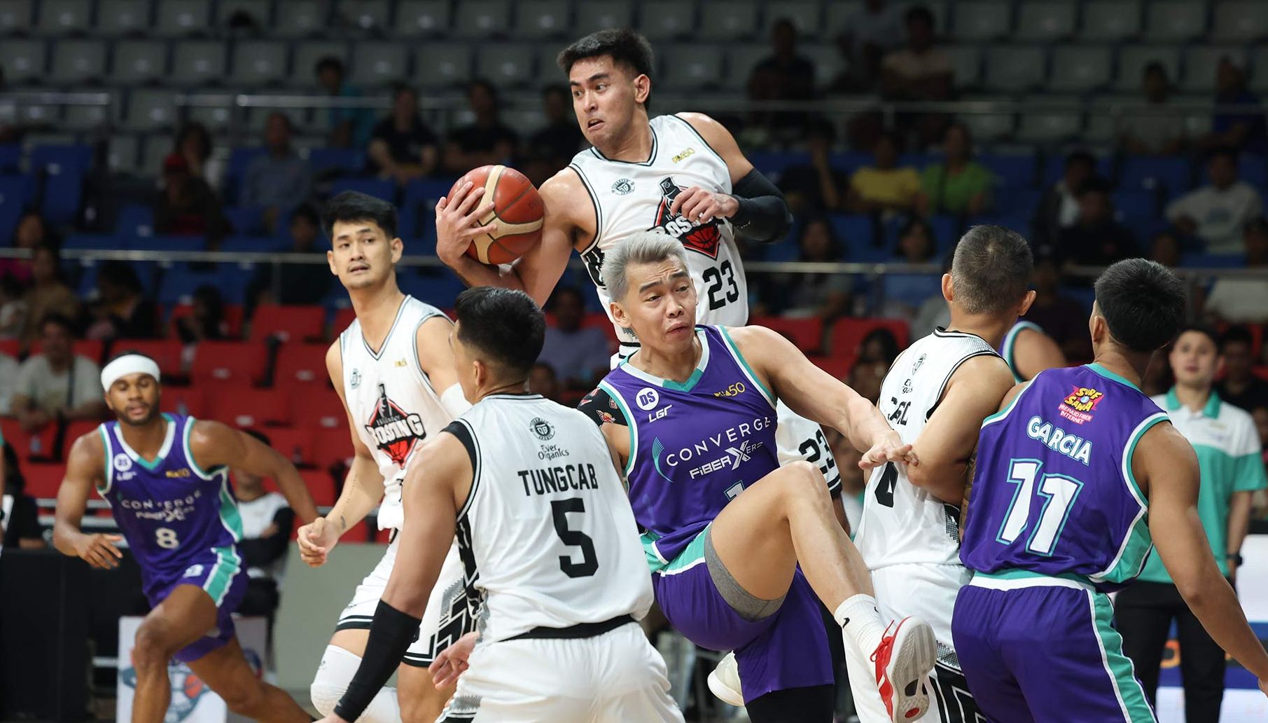 2025-PBA-Philippine-Cup-Converge-vs-Blackwater-Richard-Escoto Converge mauls Blackwater by 30 to bounce back in PBA Basketball News PBA - philippine sports news