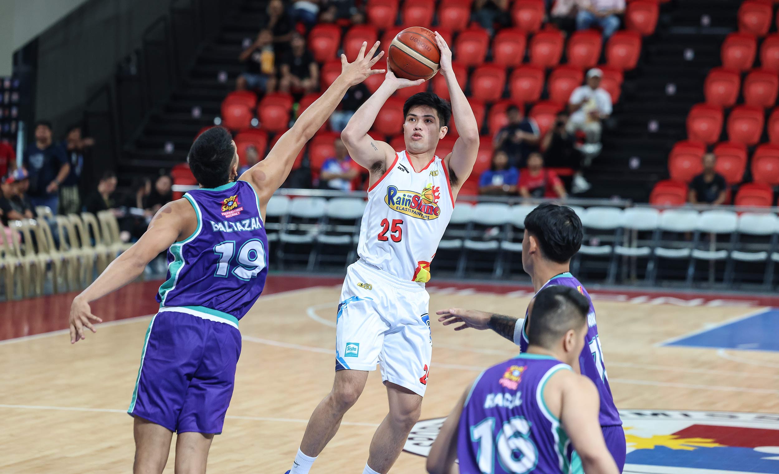 2025-PBA-Philippine-Cup-Converge-vs-Rain-or-Shine-Santi-Santillan Justine Baltazar focuses on defense, not stats, in battle vs Santi Santillan Basketball News PBA - philippine sports news