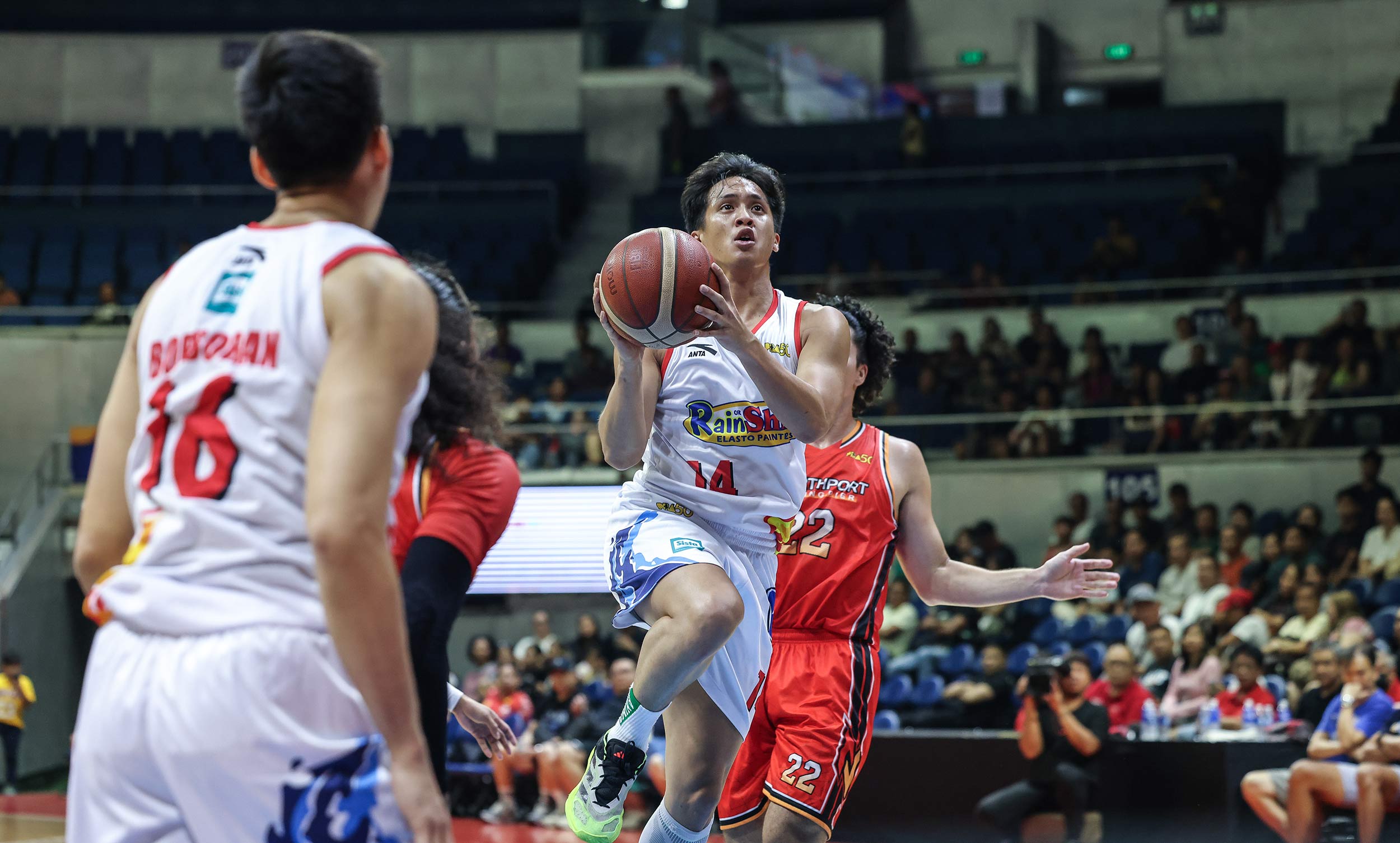 2025-PBA-Philippine-Cup-Northport-vs-Rain-or-Shine-Andrei-Caracut Gian Mamuyac ignites Rain or Shine's first win in PBA PH Cup, sinks NorthPort Basketball News PBA - philippine sports news
