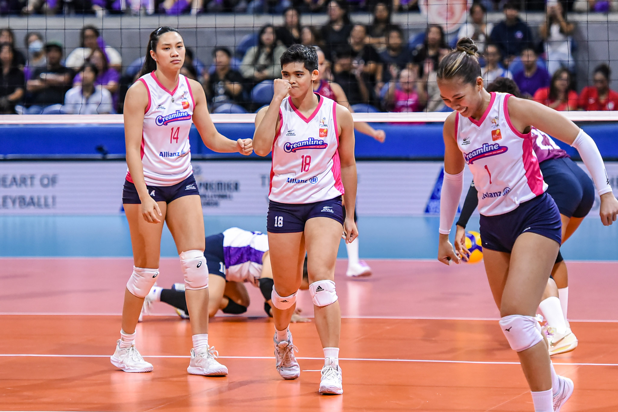PVL-AFC-25-Creamline-vs.-Choco-Mucho-Tots-Carlos-1314 Sherwin Meneses believes experience gives Creamline edge over Petro Gazz in PVL Finals News PVL Volleyball - philippine sports news