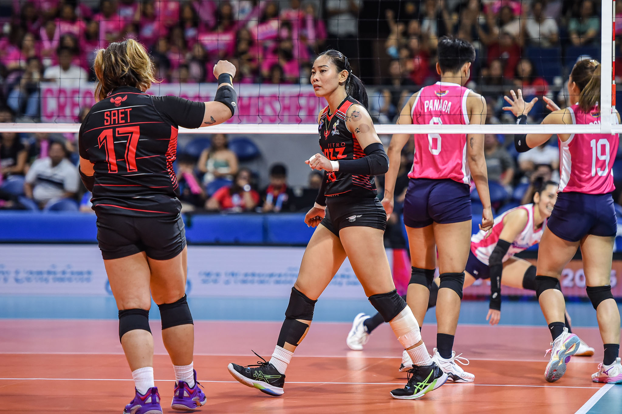 PVL-AFC-25-Creamline-vs.-Petrogazz-Finals-G1-Jonah-Sabete-5932 Limping but unyielding, Jonah Sabete's willpower pushes Petro Gazz News PVL Volleyball - philippine sports news