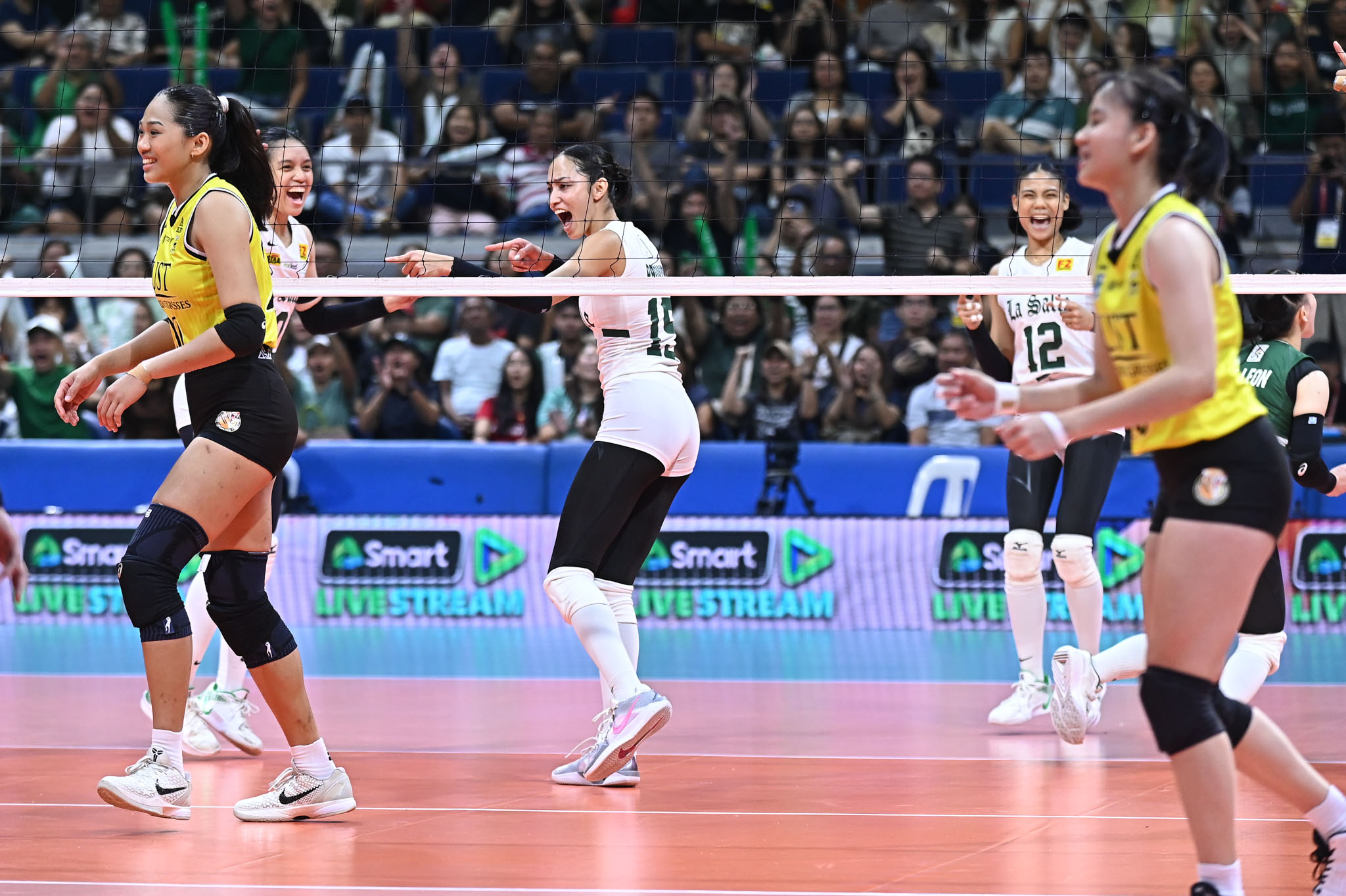 UAAP-87-WVB-UST-vs.-DLSU-Amie-Provido-8840 La Salle ends UST’s run, books UAAP women's volleyball showdown with NU DLSU News UAAP UST Volleyball - philippine sports news