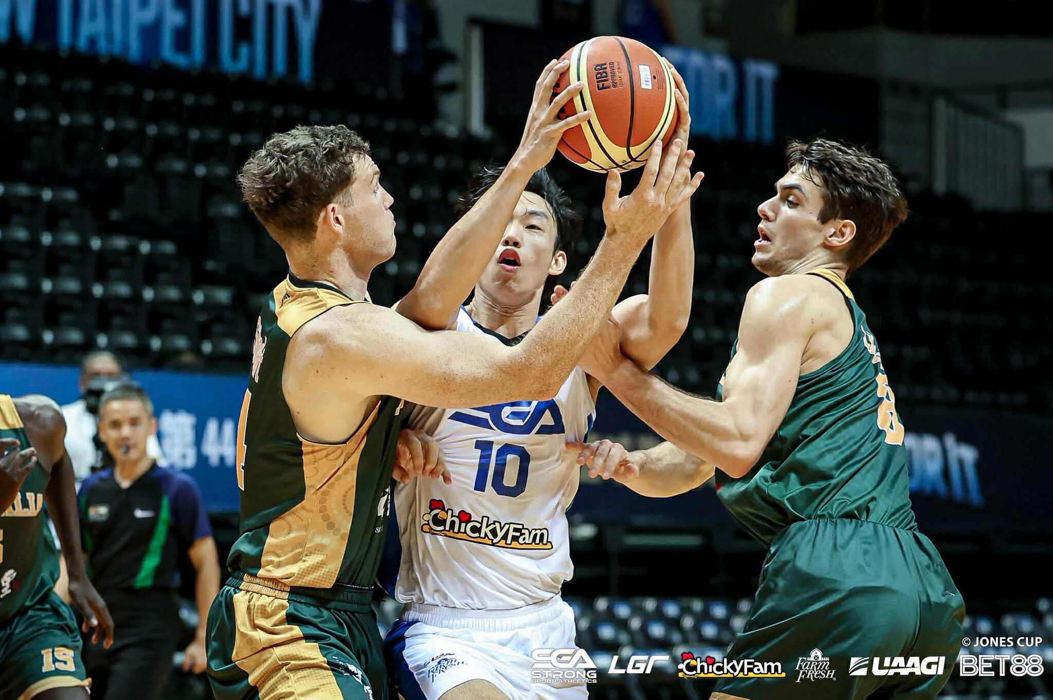 2025-Jones-Cup-Strong-Group-vs-Australia-Dave-Ildefonso Jones Cup: Kiefer Ravena returns as Strong Group blasts Australia for 4th win Basketball News - philippine sports news