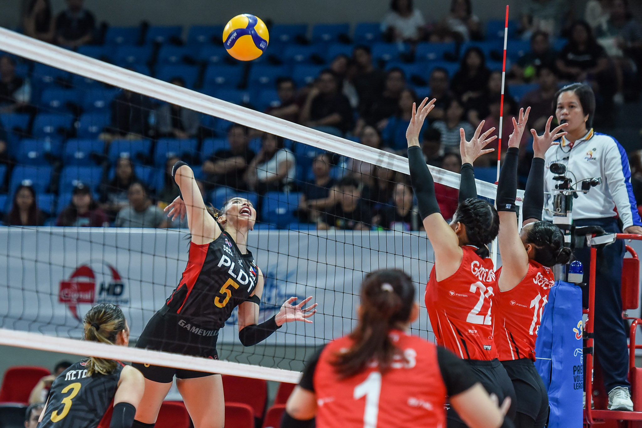 PVL-INV-25-PLDT-vs.-Chery-Tiggo-Alleiah-Malaluan-4099 Alleiah Malaluan admits debut jitters but shines in PLDT debut News PVL Volleyball - philippine sports news