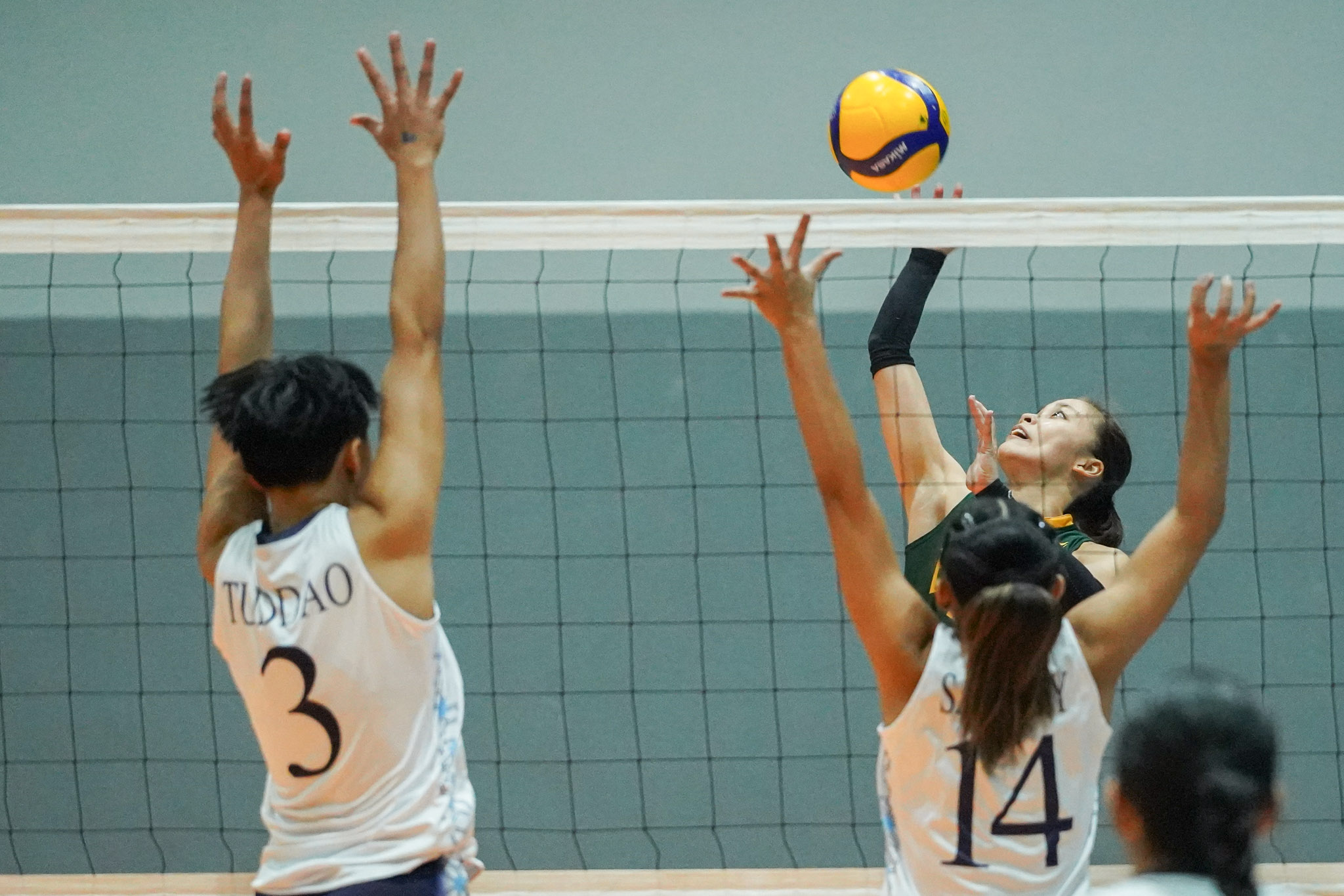VL-2025-WVT-ADU-vs-FEU_PETALLO-Gerzel-Mary-09256 Nitura's 28-point bomb leads Adamson past FEU to go 2-0 in V-League AdU CSB CSJL FEU News V-League Volleyball - philippine sports news