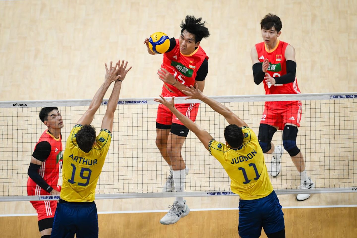2025-FIVB-MWCH-Brazil-vs-China-Peng-Shikun Brazil rallies past China to earn first win in MWCH 2025 FIVB World Men’s Championship News Volleyball - philippine sports news