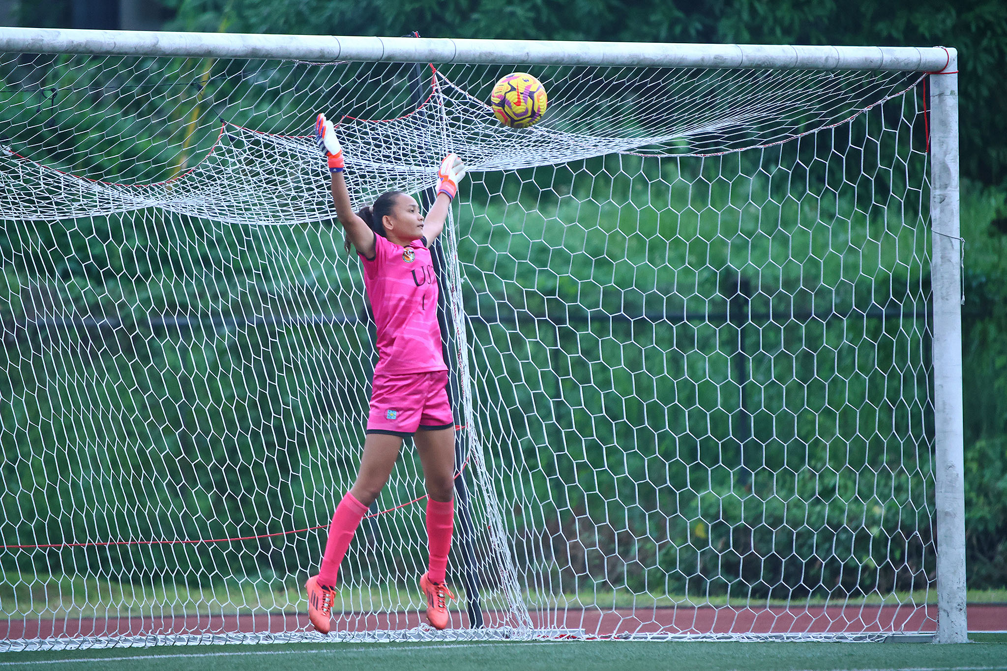 UAAP-87-WOMENS-FOOTBALL-Lizlie-Garcia La Salle-Ateneo UAAP women's football clash inaugurates Vermosa field ADMU DLSU FEU Football News UAAP UP UST - philippine sports news