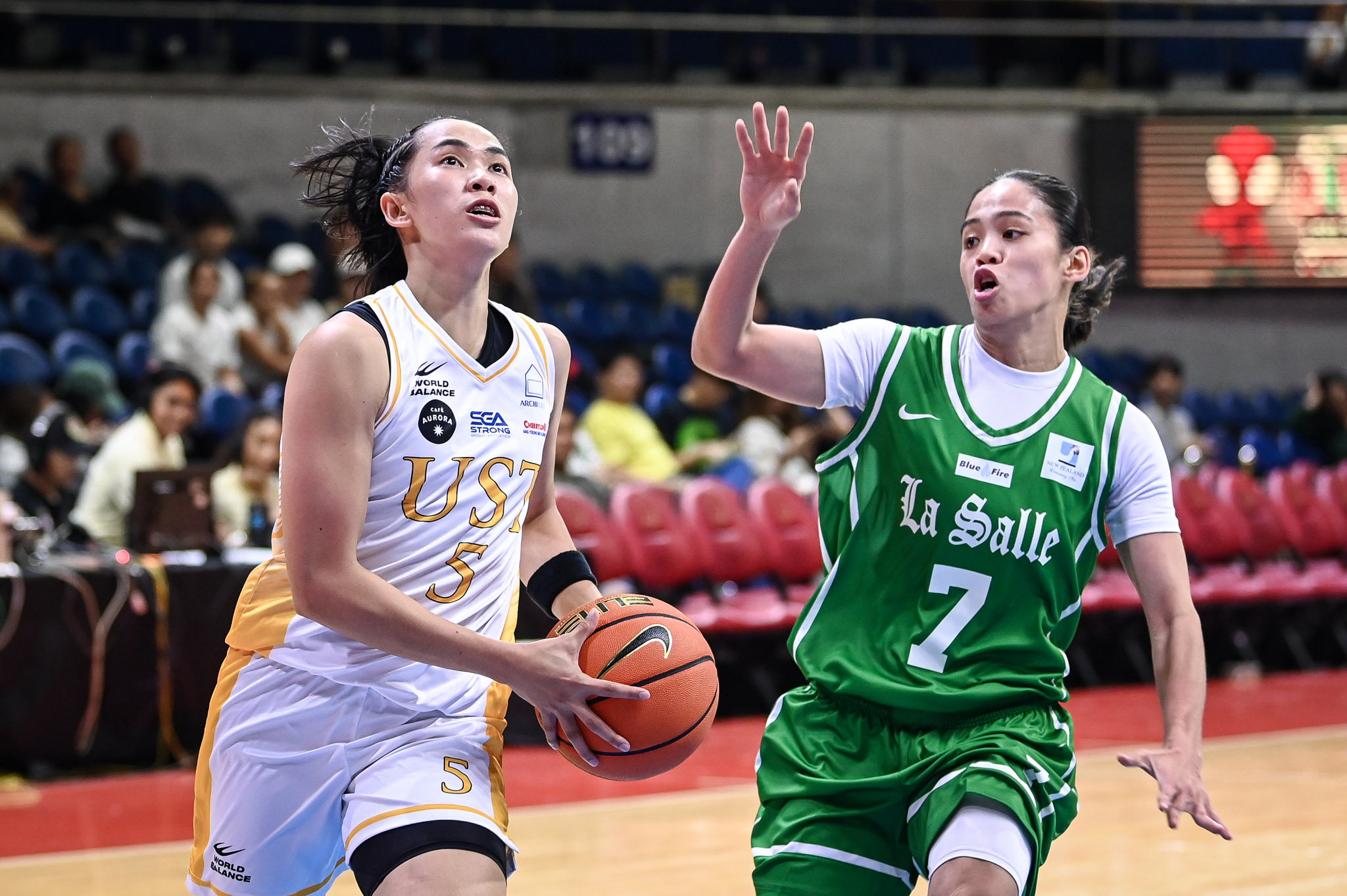 UAAP88-WBB-Kent-Pastrana-4744 Oma Onianwa makes statement UAAP Women's Basketball, powers UST romp of La Salle Basketball DLSU News UAAP UST - philippine sports news