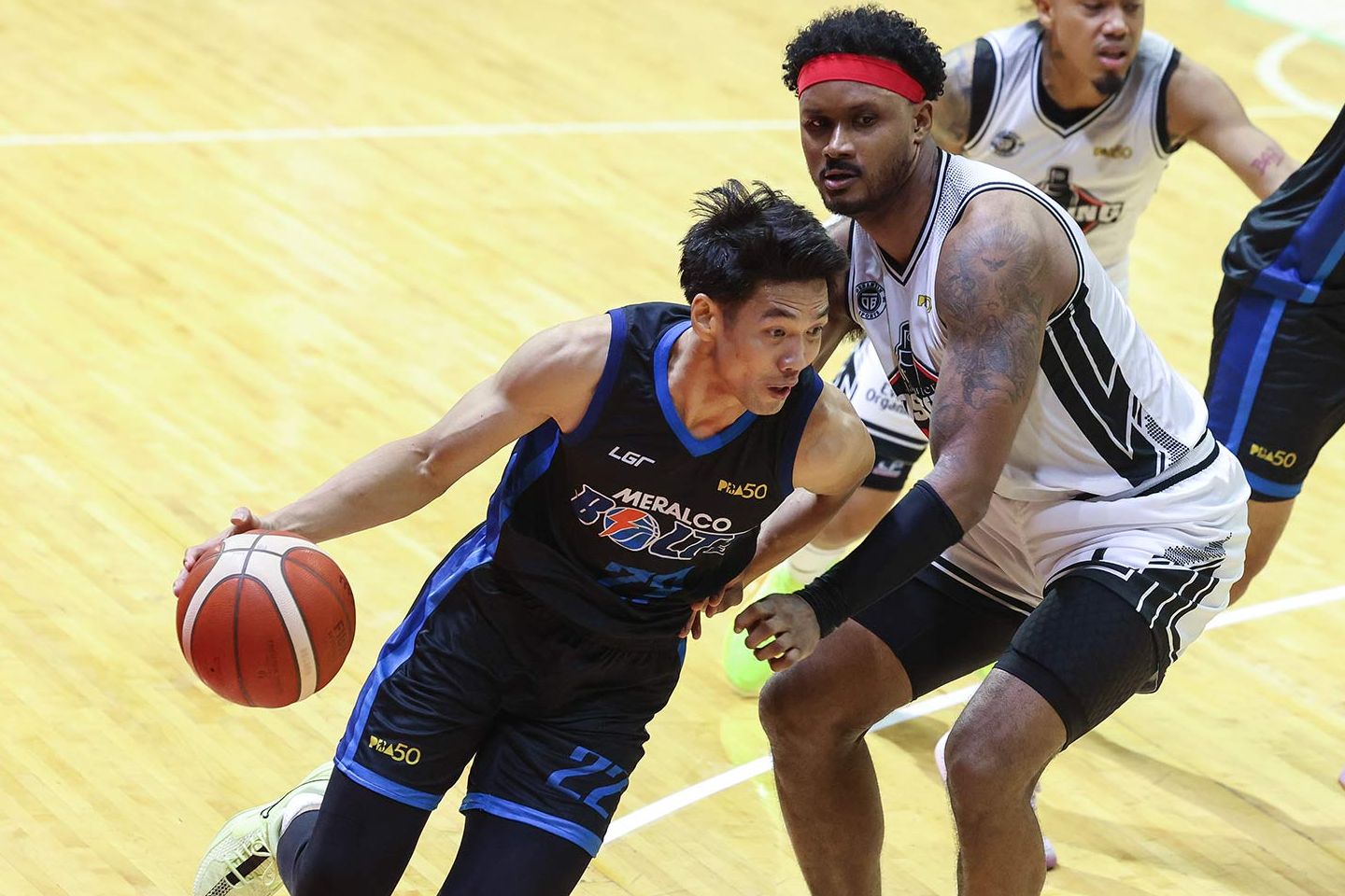 2025-26-PBA-Philippine-Cup-Meralco-vs-Blackwater-Allein-Maliksi Chris Newsome sparks Meralco's first win of PBA 50 over Blackwater Basketball News PBA - philippine sports news