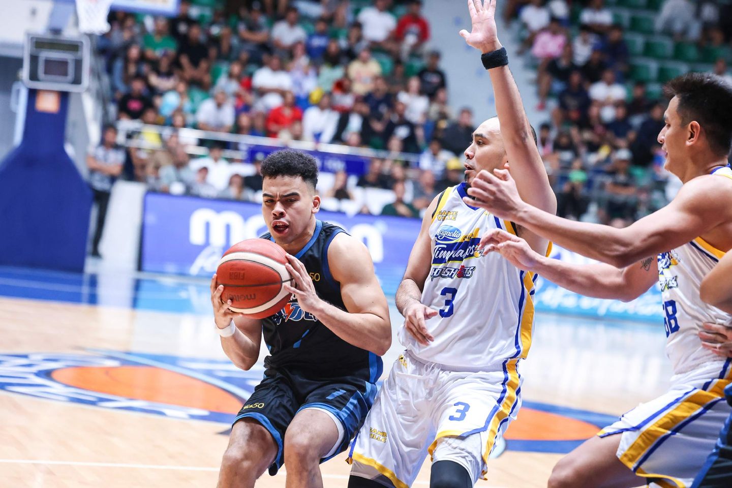 2025-26-PBA-Philippine-Cup-Meralco-vs-Magnolia-Aaron-Black CJ Cansino outguns Jerom Lastimosa as Meralco deals Magnolia first loss in PBA PH Cup Basketball News PBA - philippine sports news