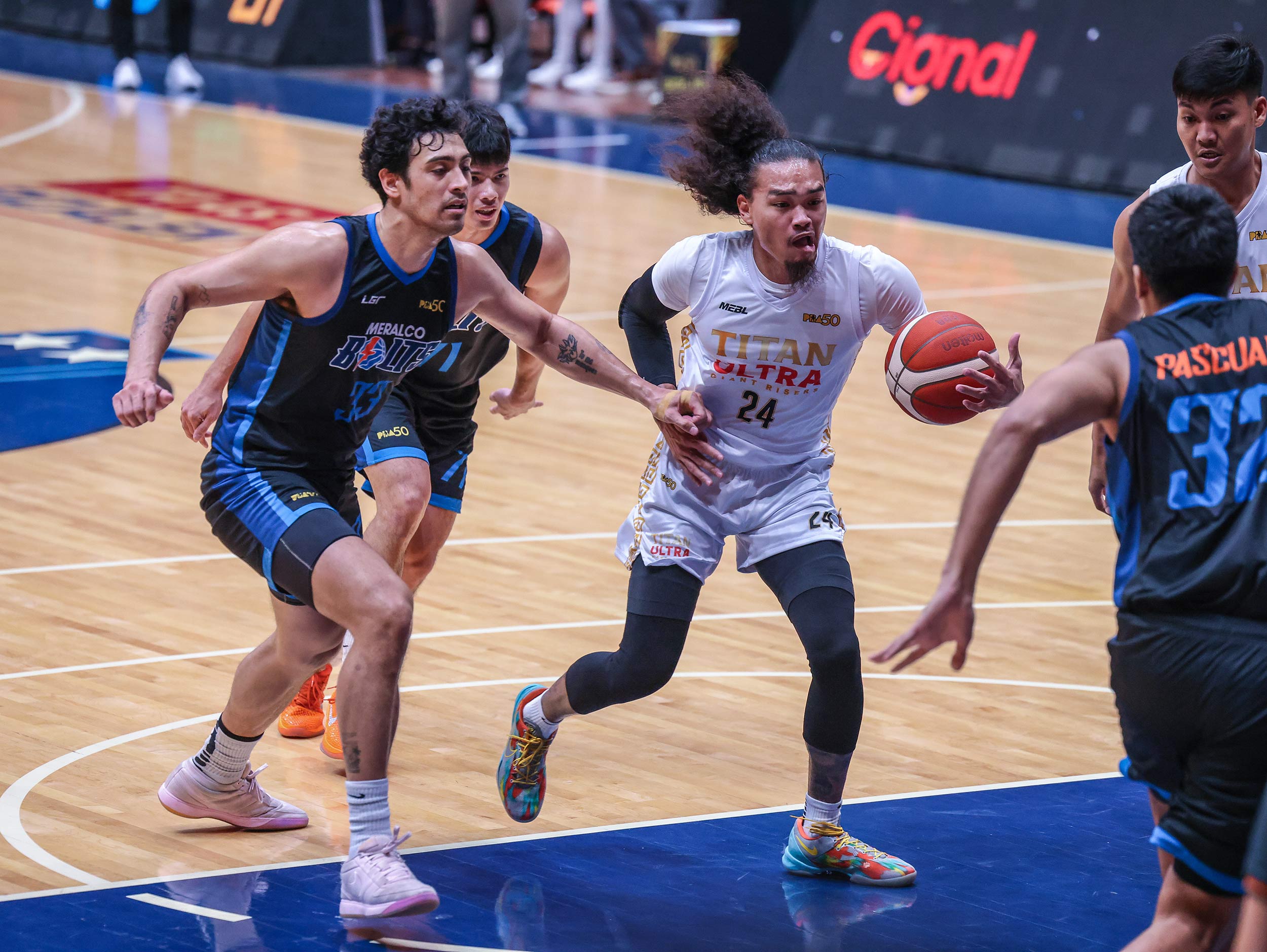 2025-26-PBA-Philippine-Cup-Meralco-vs-Titan-Ultra-Joshua-Munzon Titan Ultra rides Abueva’s red-hot 41 to fend off Meralco in PBA debut Basketball News PBA - philippine sports news