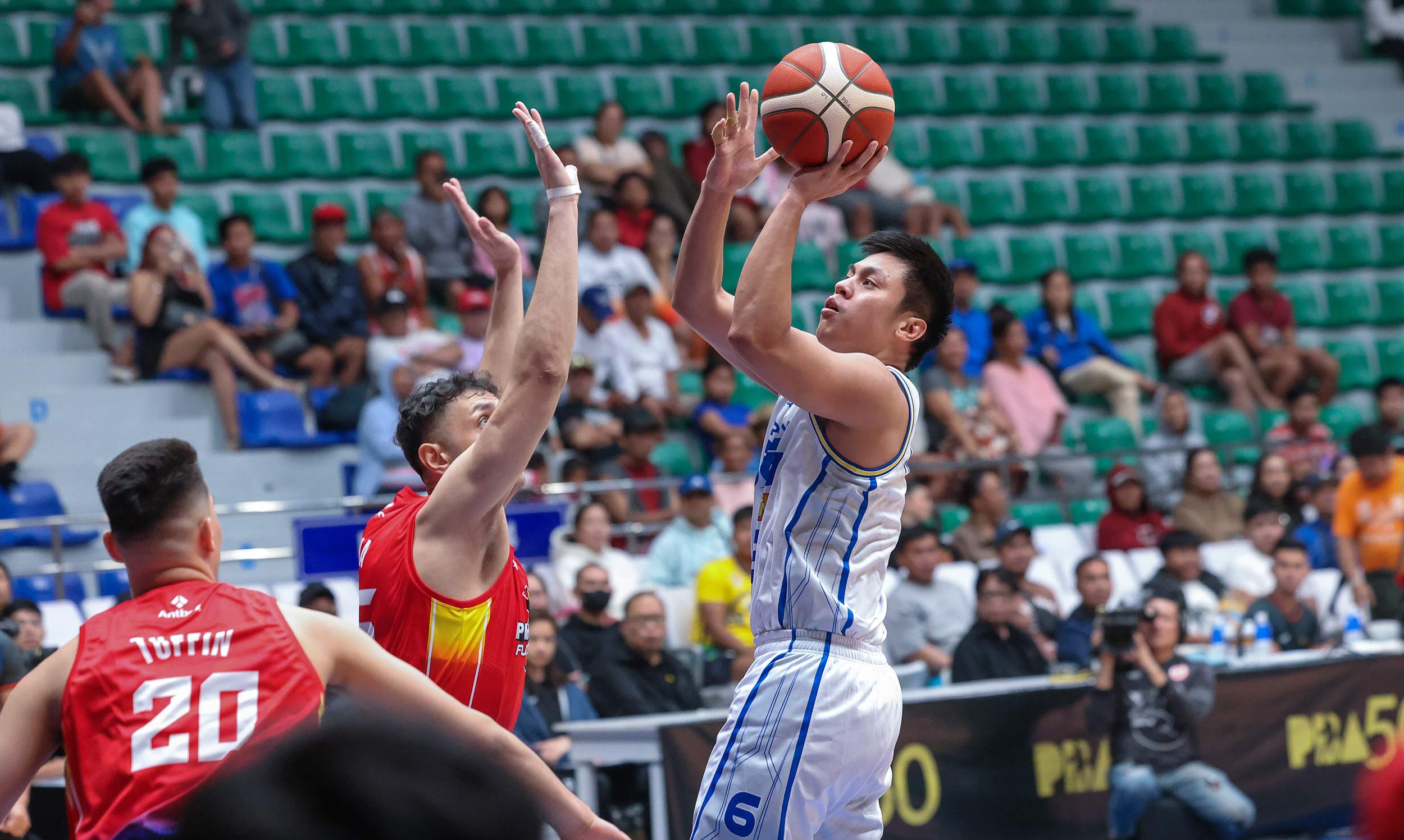 2025-26-PBA-Philippine-Cup-Phoenix-vs-TNT-Rey-Nambatac Kevin Ferrer repays TNT’s trust as Tropang 5G blast Phoenix in PBA opener Basketball News PBA - philippine sports news