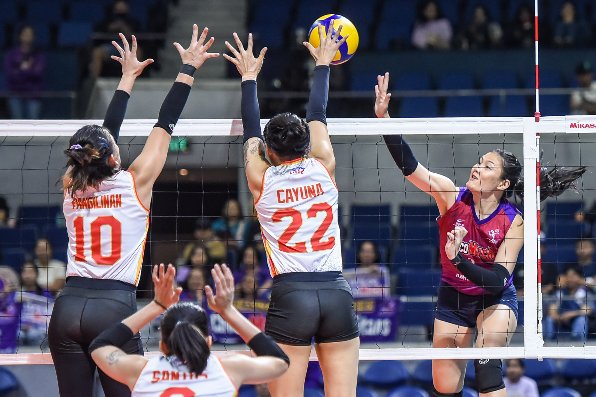 PVL-RC-2025-Cignal-vs.-Choco-Mucho-Isa-Molde-6321 All-Filipino Choco Mucho overcomes Cignal to open PVL Reinforced run News PVL Volleyball - philippine sports news