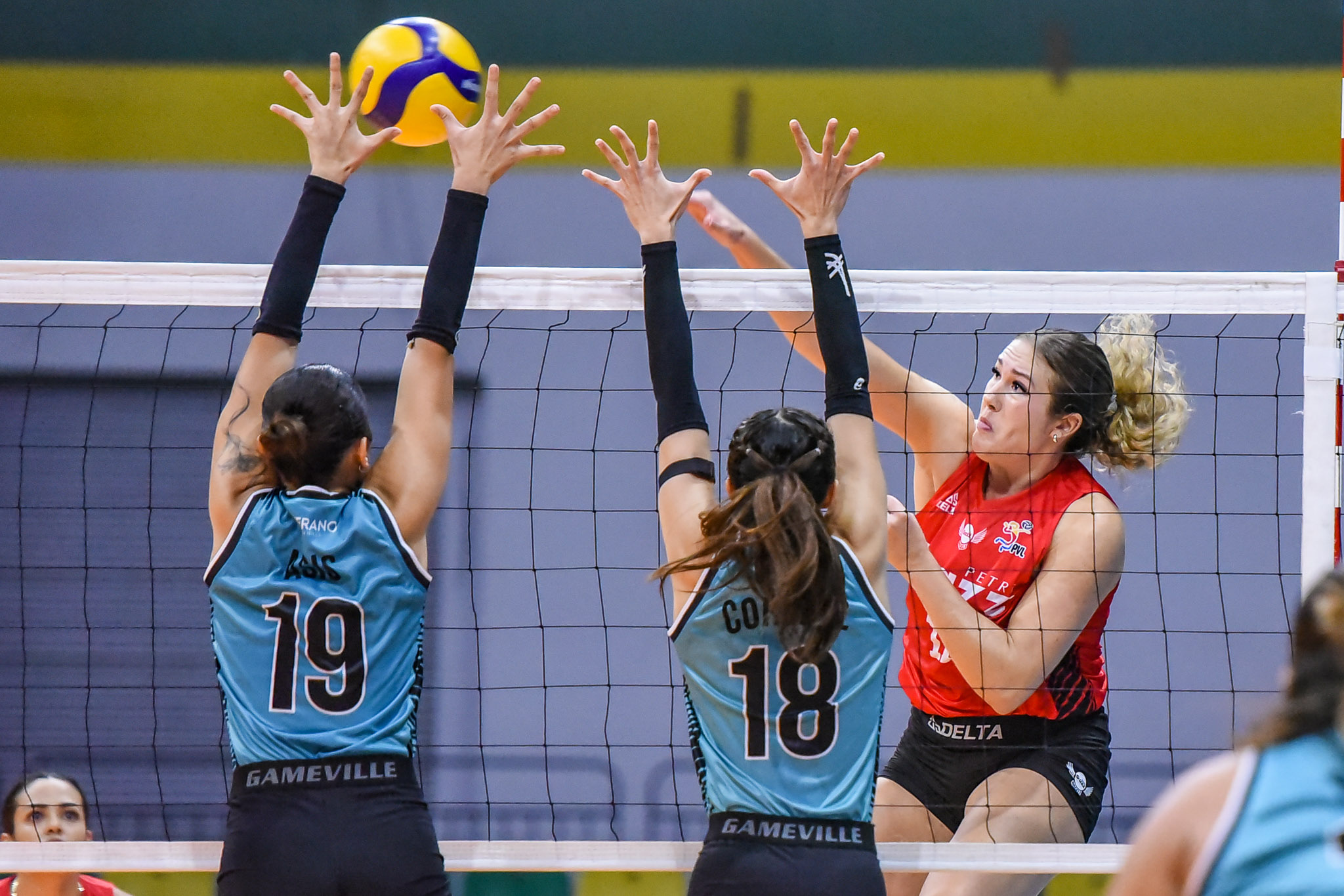 PVL-RC-25-Petrogazz-vs.-Galeries-Lindsey-Vander-Weide-8678 Lindsey Vander Weide embraces 'deeper, tougher' field in PVL return News PVL Volleyball - philippine sports news