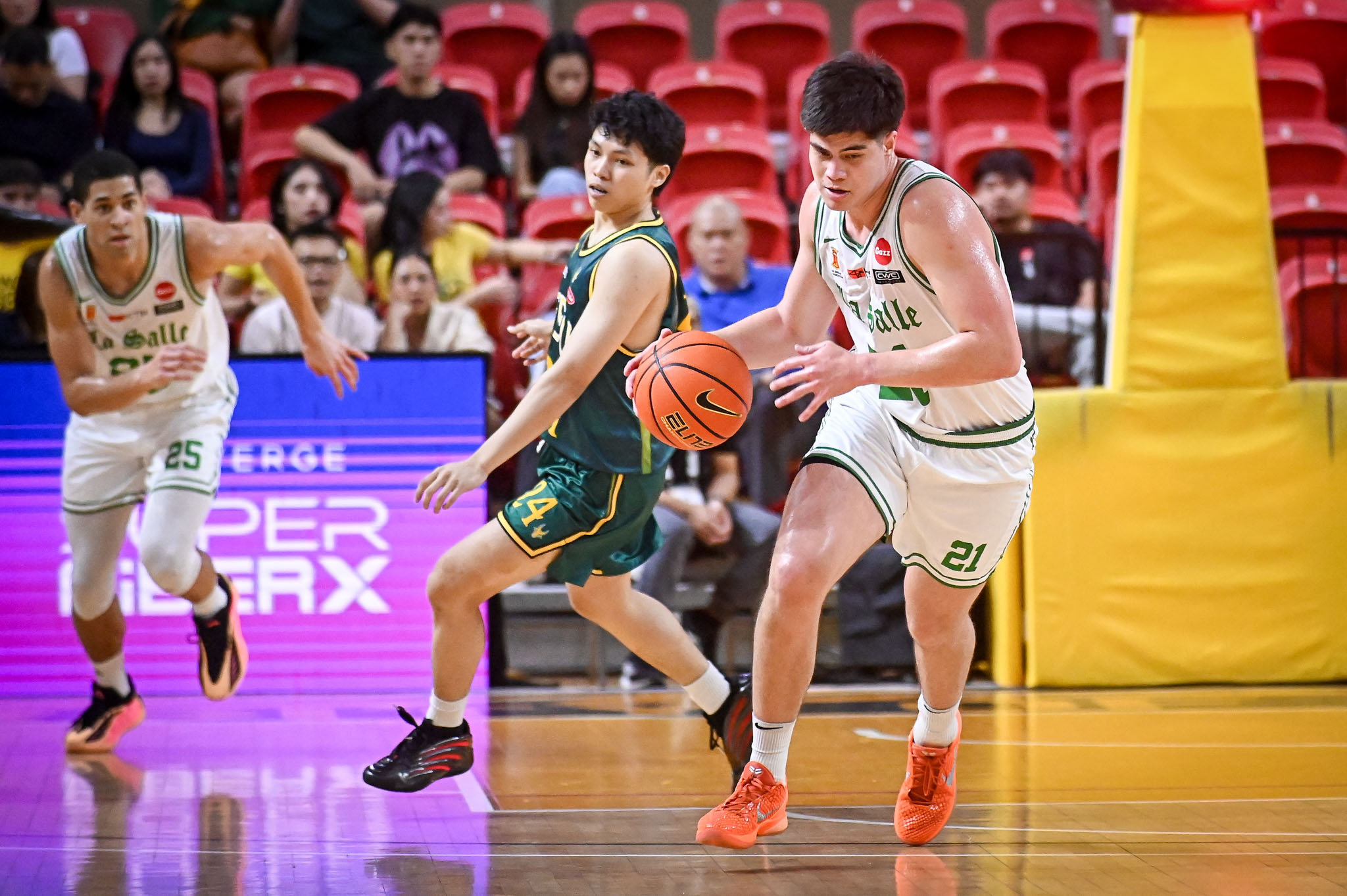 UAAP-88-MBB-DLSU-vs.-FEU-Mason-Amos-8975 La Salle survives FEU scare to return to UAAP Men's Basketball win column Basketball DLSU FEU News UAAP - philippine sports news