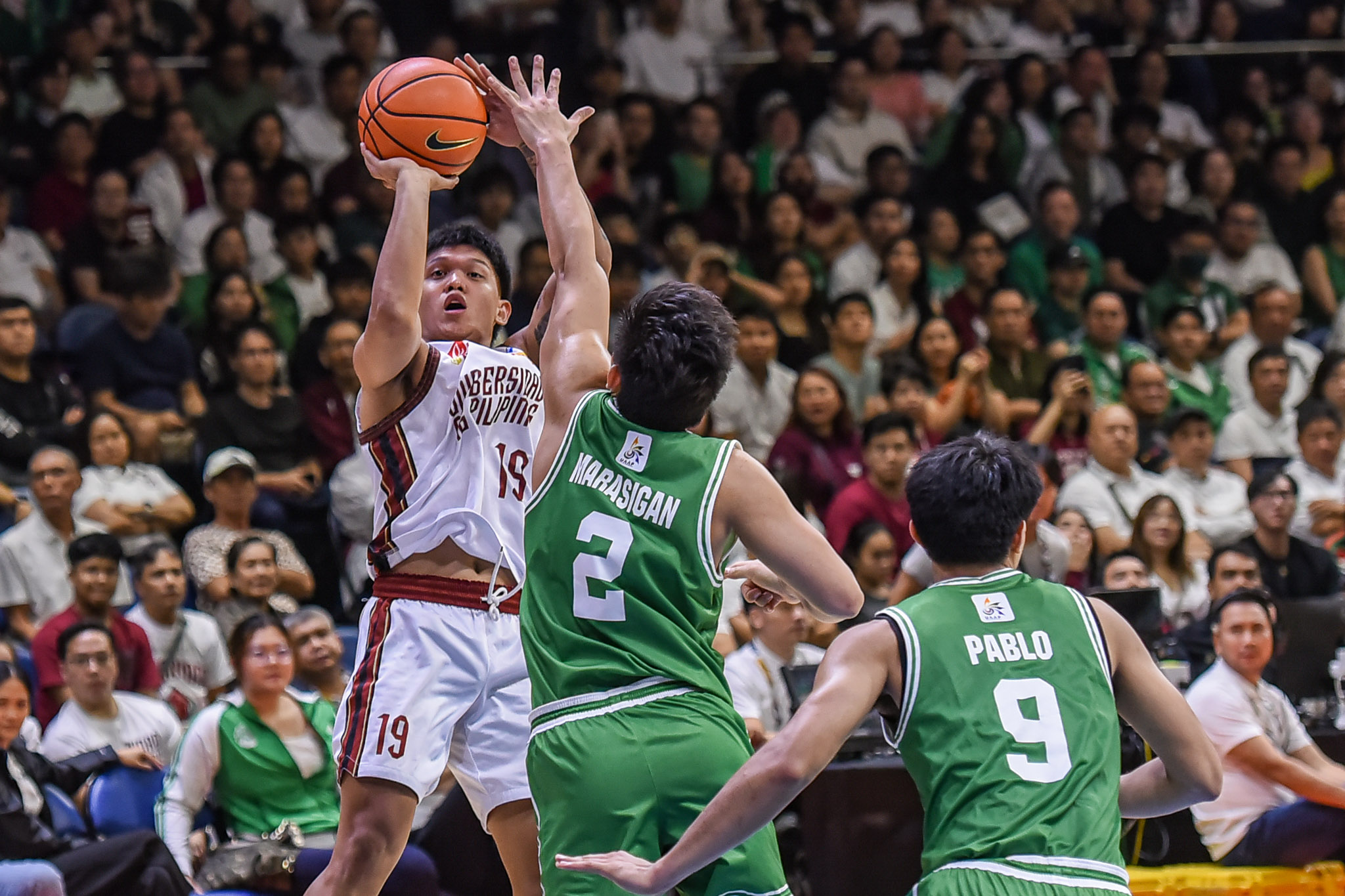 UAAP-88-MBB-DLSU-vs.-UP-Gerry-Abadiano-7080 Short-handed La Salle pierces UP, forces three-way tie for third in UAAP Men's Basketball Basketball DLSU News UAAP UP - philippine sports news