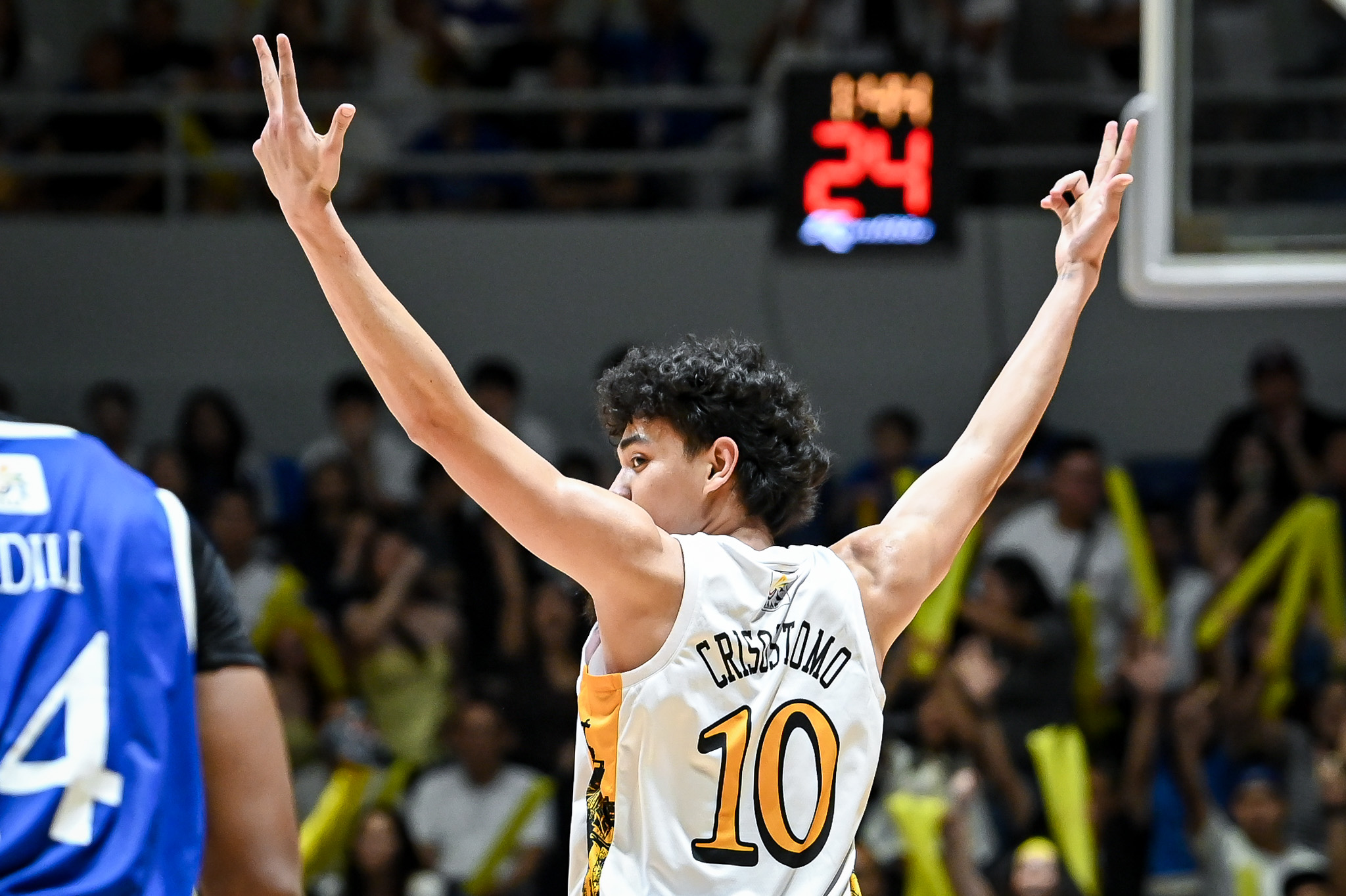 UAAP88-MBB-GELO-CRISOSTOMO-3015 UAAP POW Crisostomo, Pastrana lead UST's stand at BEG Basketball News UAAP UST - philippine sports news