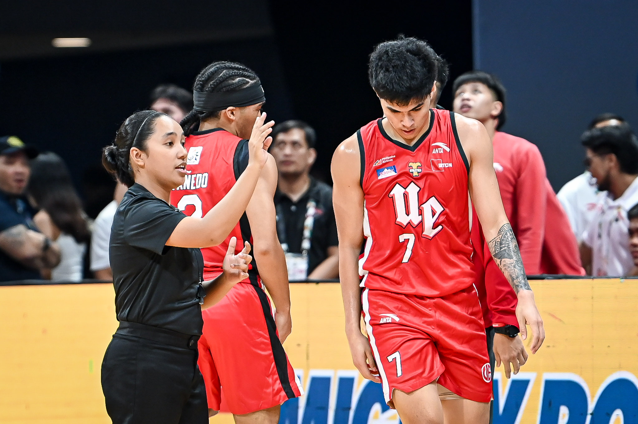 UAAP88-MBB-REF-ROSELLE-PONTING-6767 UAAP suspends UE coach Chris Gavina for four games over post-game outburst Basketball News UAAP UE - philippine sports news