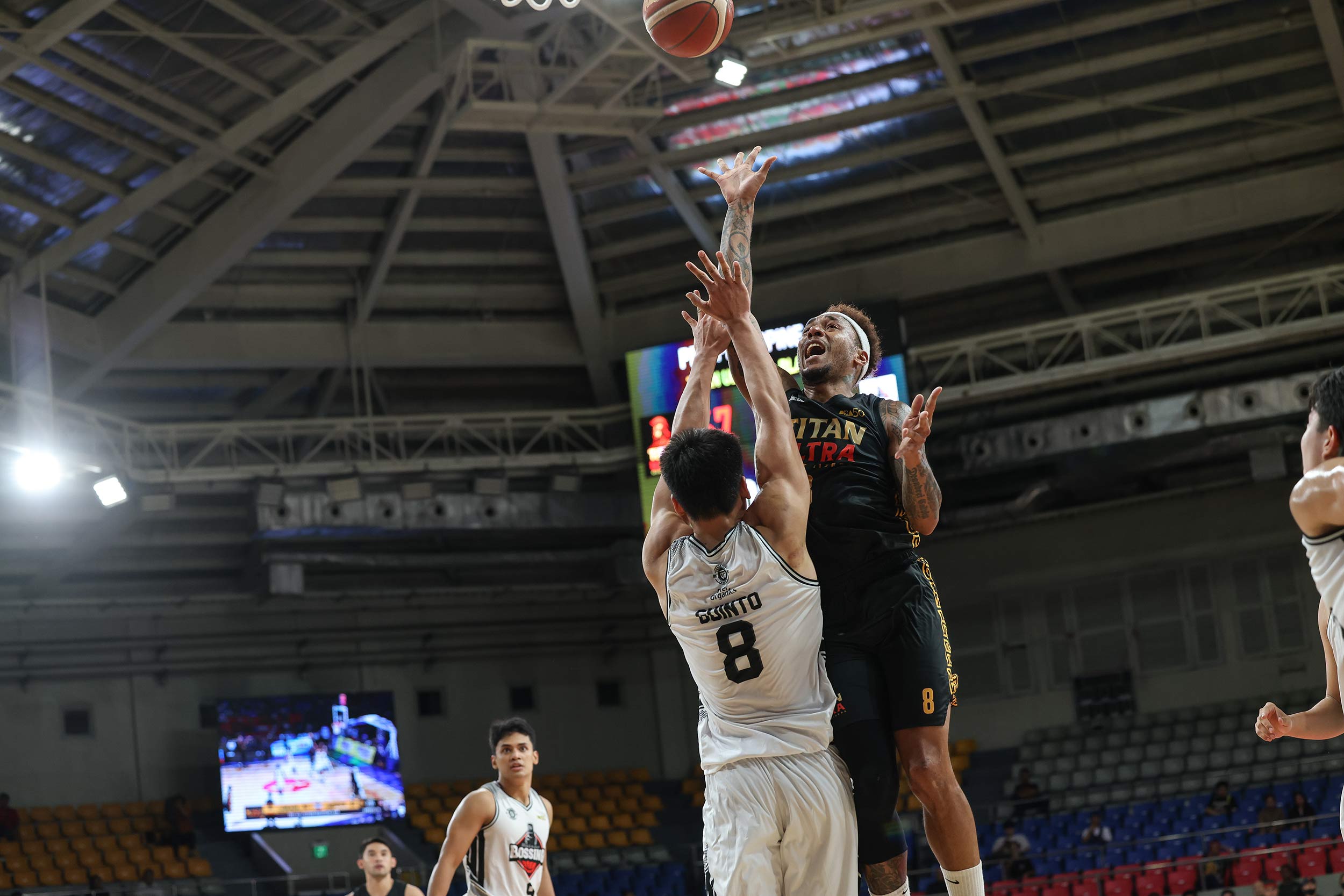 2025-26-PBA-Philippine-Cup-Titan-Ultra-vs-Blackwater-Calvin-ABueva Fran Yu ignites late rally as Titan Ultra downs Blackwater for second win in PBA PH Cup Basketball News PBA - philippine sports news
