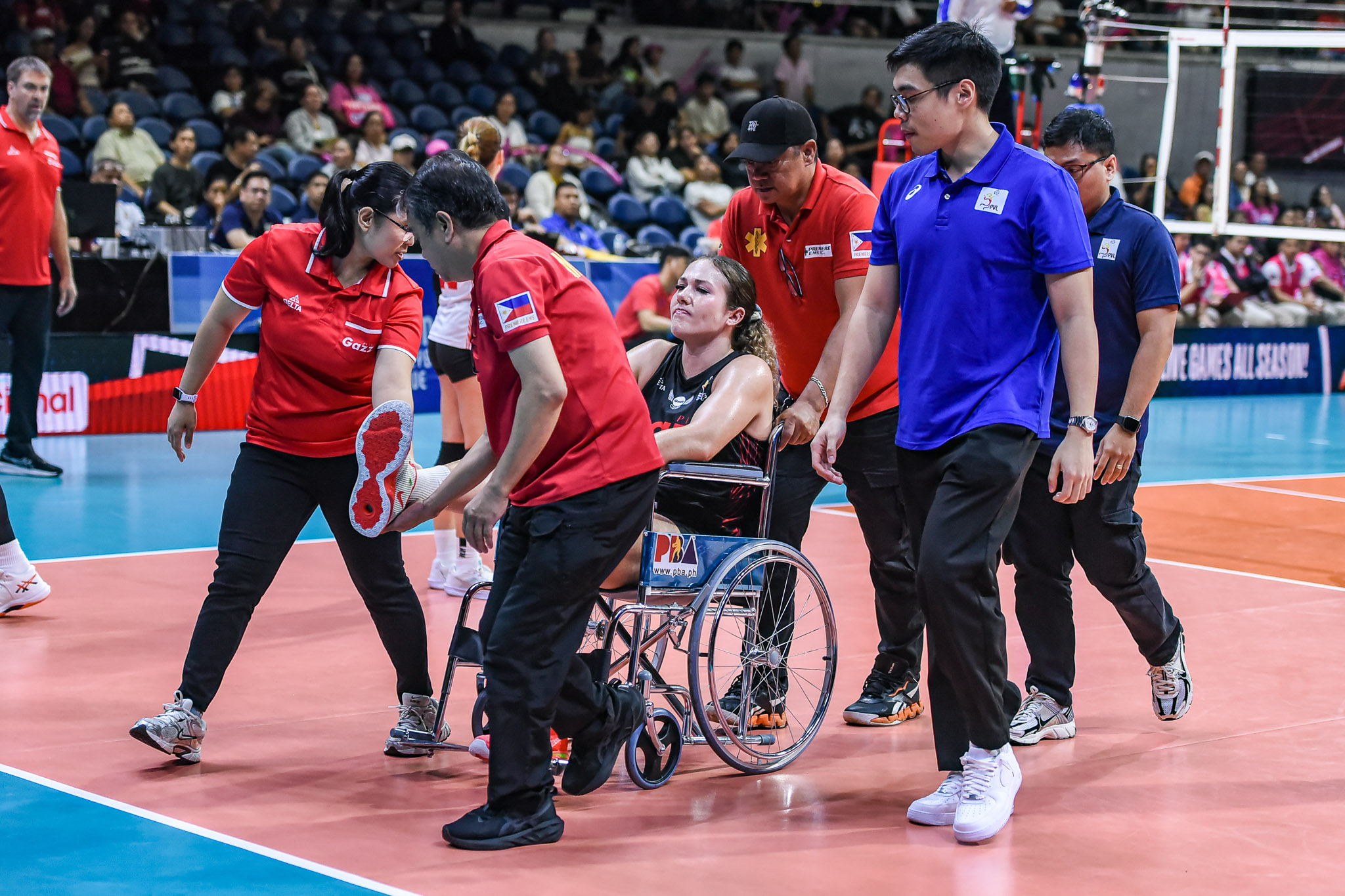PVL-RC-25-Petrogazz-vs.-Creamline-Lindsey-Vander-Weide-2126-1 Lindsey Vander Weide fights through pain to keep Petro Gazz's title drive alive News PVL Volleyball - philippine sports news