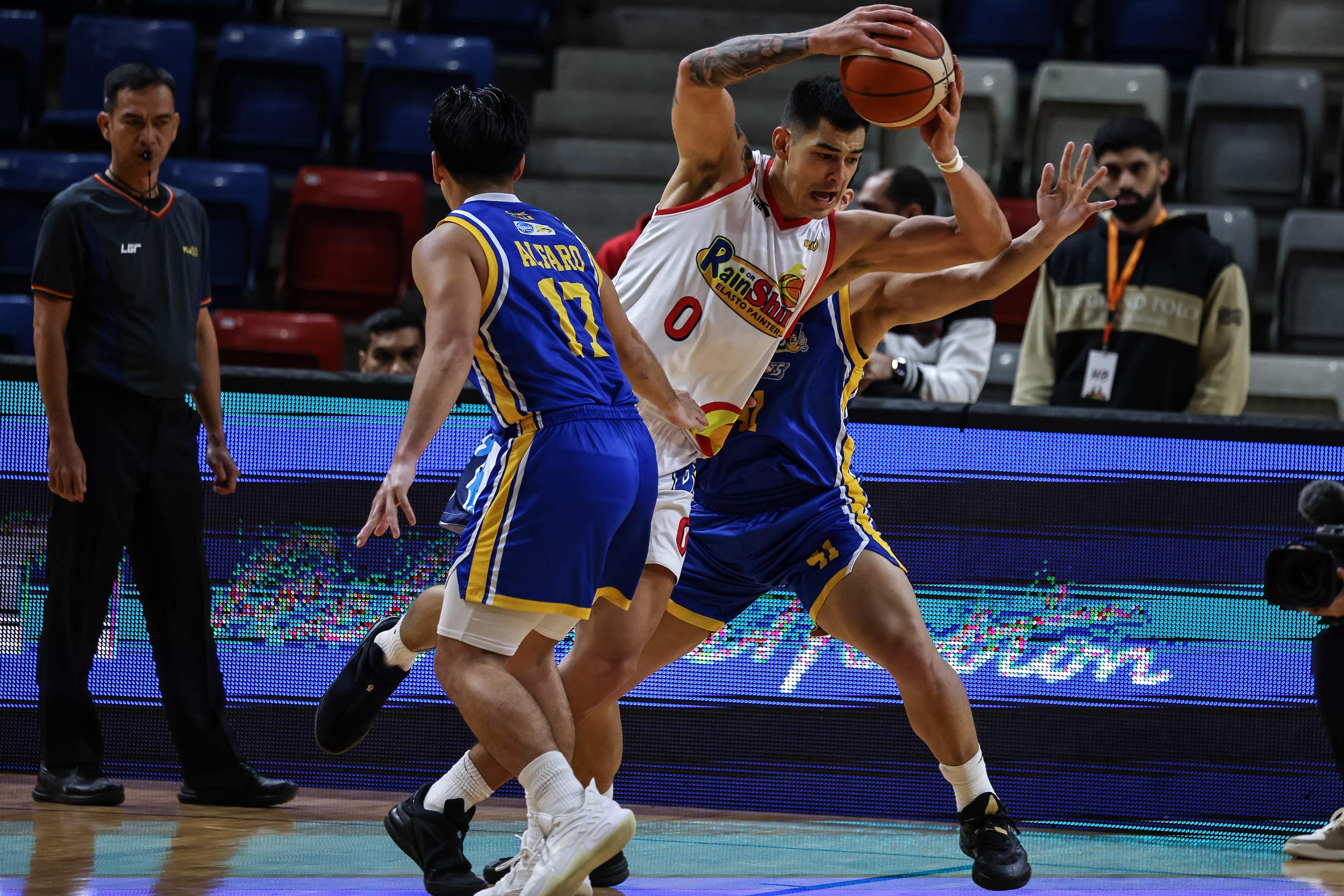 2025-26-PBA-Philippine-Cup-Magnolia-vs-Rain-or-Shine-Caelan-Tiongson PBA: Rain or Shine secures twice-to-beat, outpaces Magnolia in Bahrain Basketball News PBA - philippine sports news