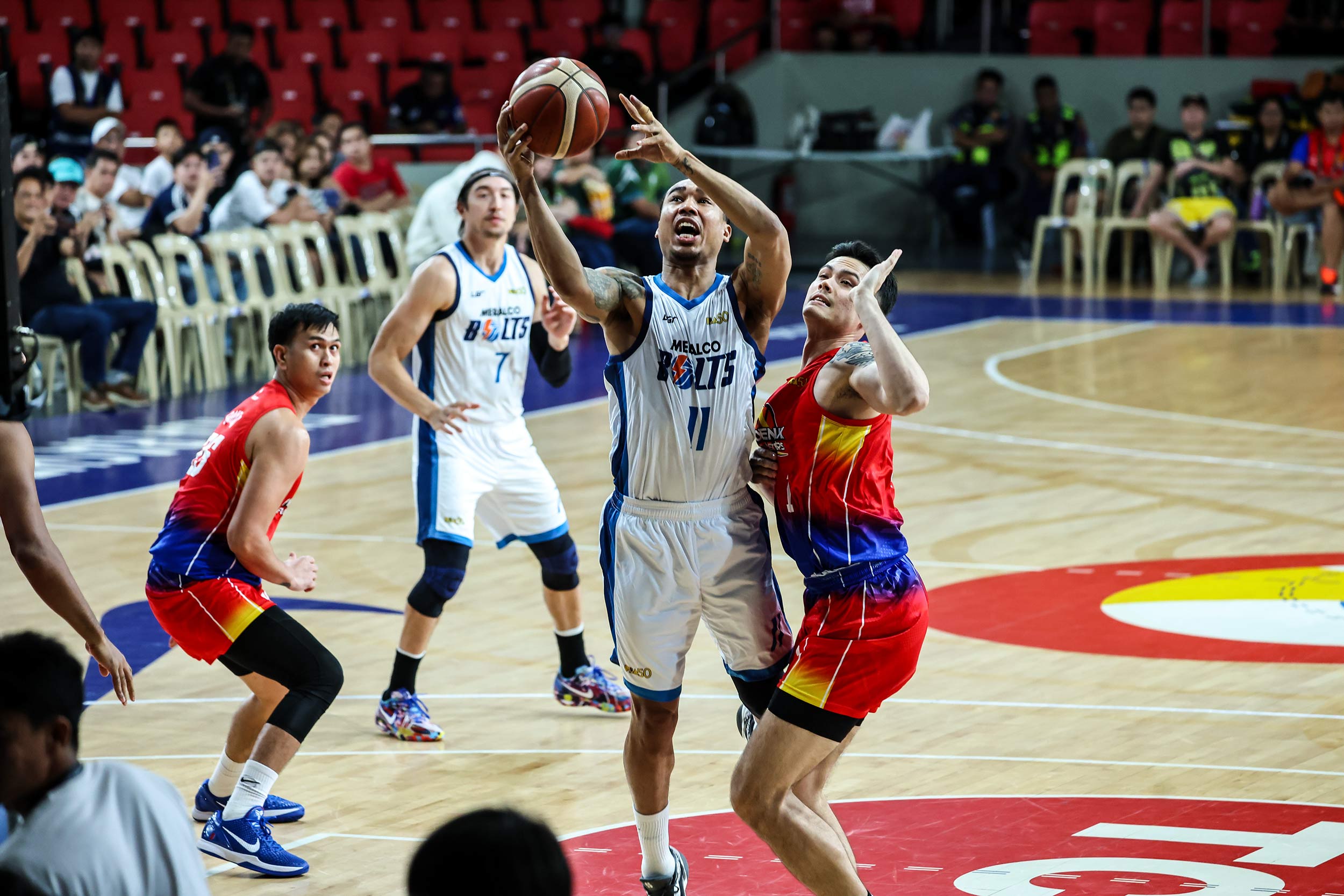 2025-26-PBA-Philippine-Cup-Phoenix-vs-Magnolia-Chris-Newsome Meralco shuts door on Phoenix, regains No. 7 spot in PBA PH Cup Basketball News PBA - philippine sports news