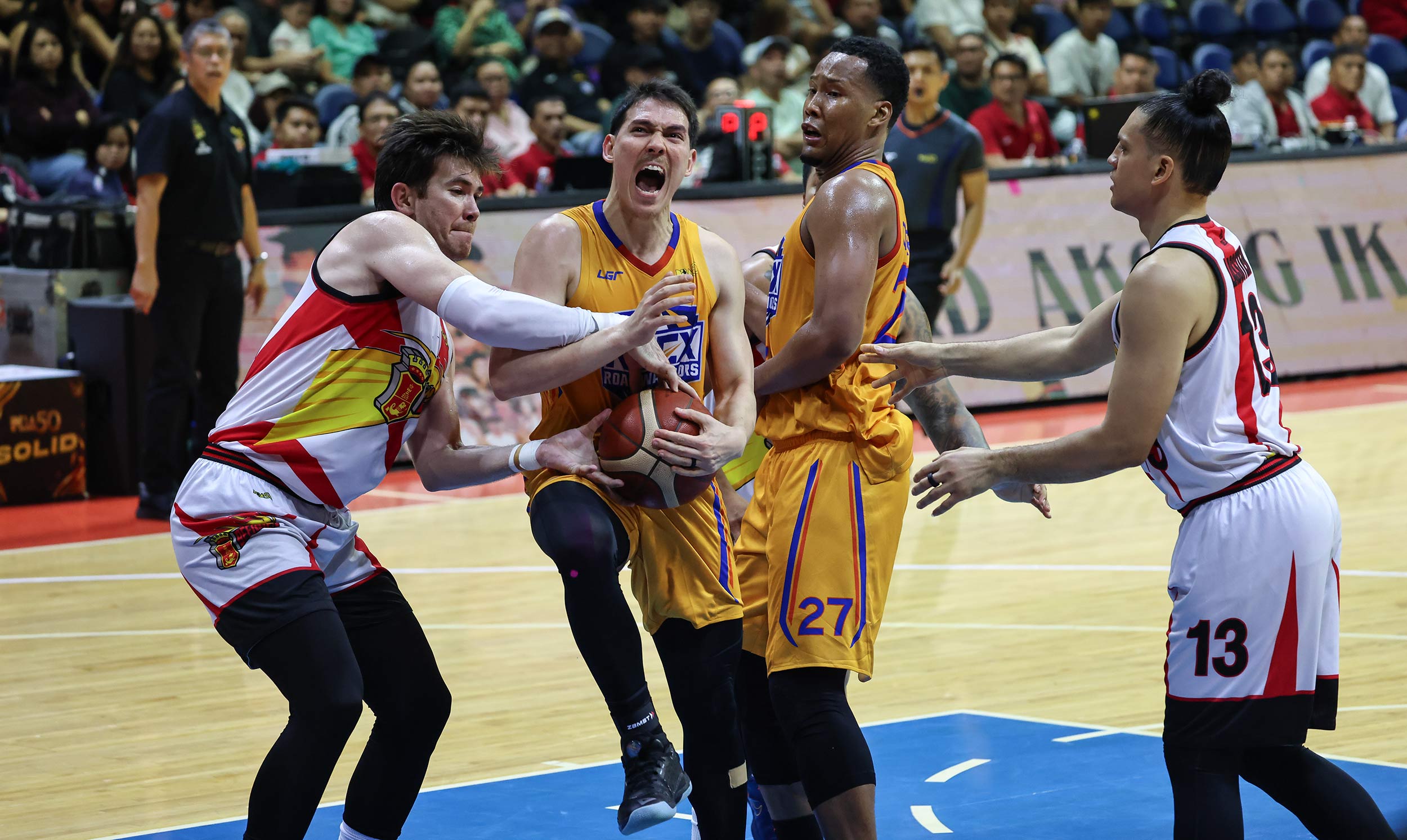 2025-26-PBA-Philippine-Cup-QF-San-Miguel-vs-NLEX-Robert-Bolick San Miguel blasts past NLEX, books first semis spot in PBA PH Cup Basketball News PBA - philippine sports news