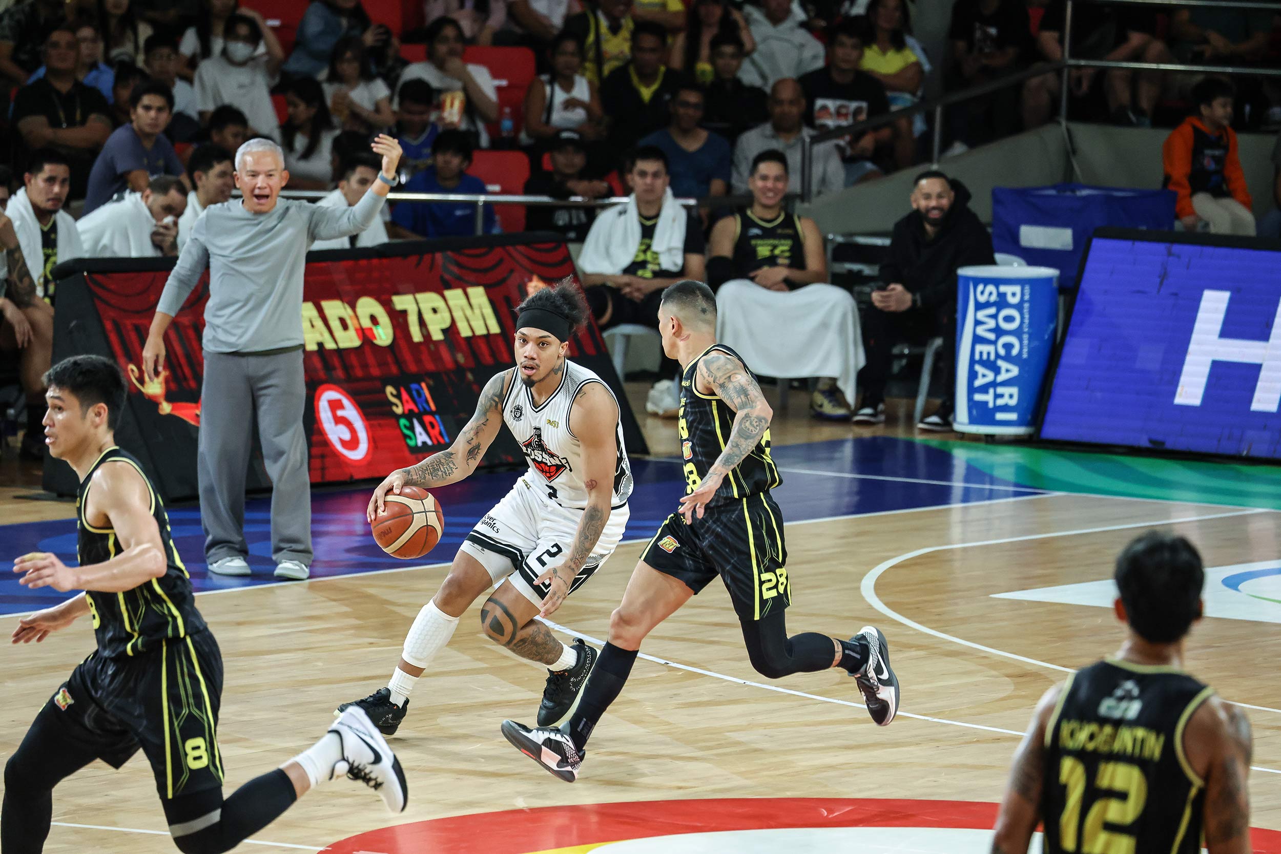 2025-26-PBA-Philippine-Cup-TNT-vs-Blackwater-Sedrick-Barefield TNT rolls past Blackwater, strengthens PBA top-four bid Basketball News PBA - philippine sports news