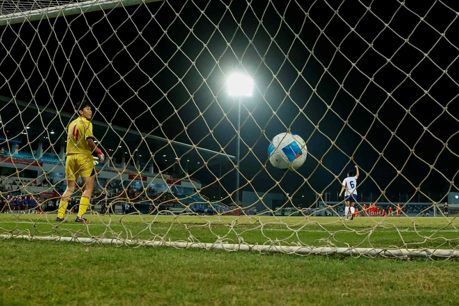 2025-SEA-Games-Filipinas-def-Vietnam-Jaclyn-Sawicki Filipinas topple Vietnam in epic shootout to win SEA Games gold 2025 SEA Games Filipinas Football News - philippine sports news