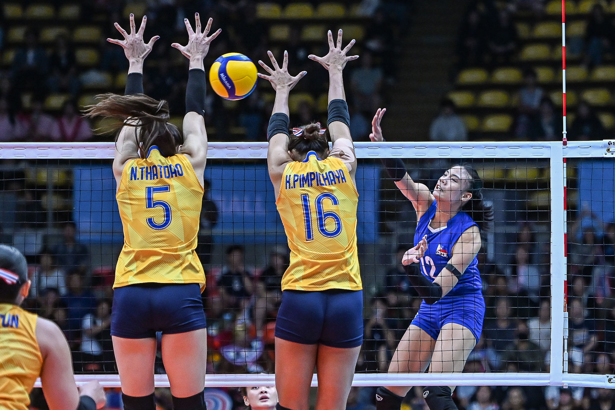 2025-SEA-Games-Philippines-vs-Thailand-Angel-Canino Thailand head coach praises Jia De Guzman, Alas middles after SEA Games match 2025 SEA Games Alas Pilipinas News Volleyball - philippine sports news