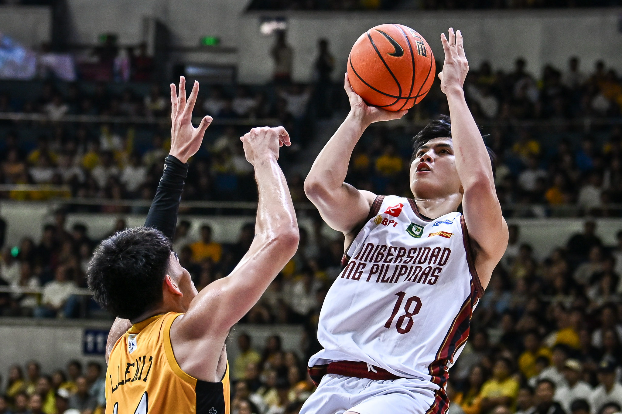 UAAP88-MBB-Harold-Alarcon-2423 Fortea's clutch three eliminates UST, propels UP to UAAP Men's Basketball Finals Basketball News UAAP UP UST - philippine sports news