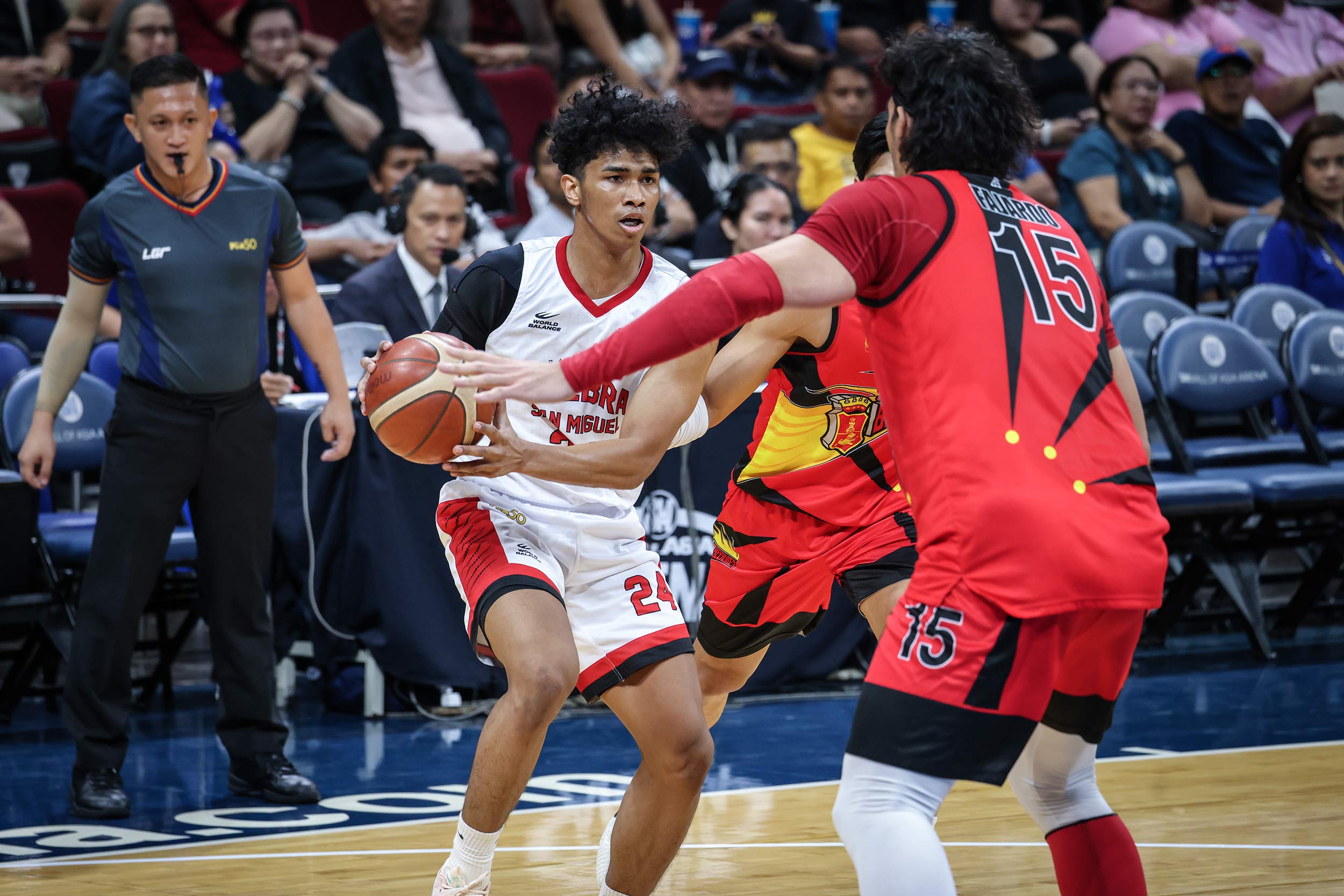 2025-26-PBA-Philippine-Cup-Semifinals-Game-4-San-Miguel-vs-Ginebra-Jayson-David Scottie Thompson’s historic 35-point triple-double lifts Ginebra over San Miguel, ties PBA semis series Basketball News PBA - philippine sports news