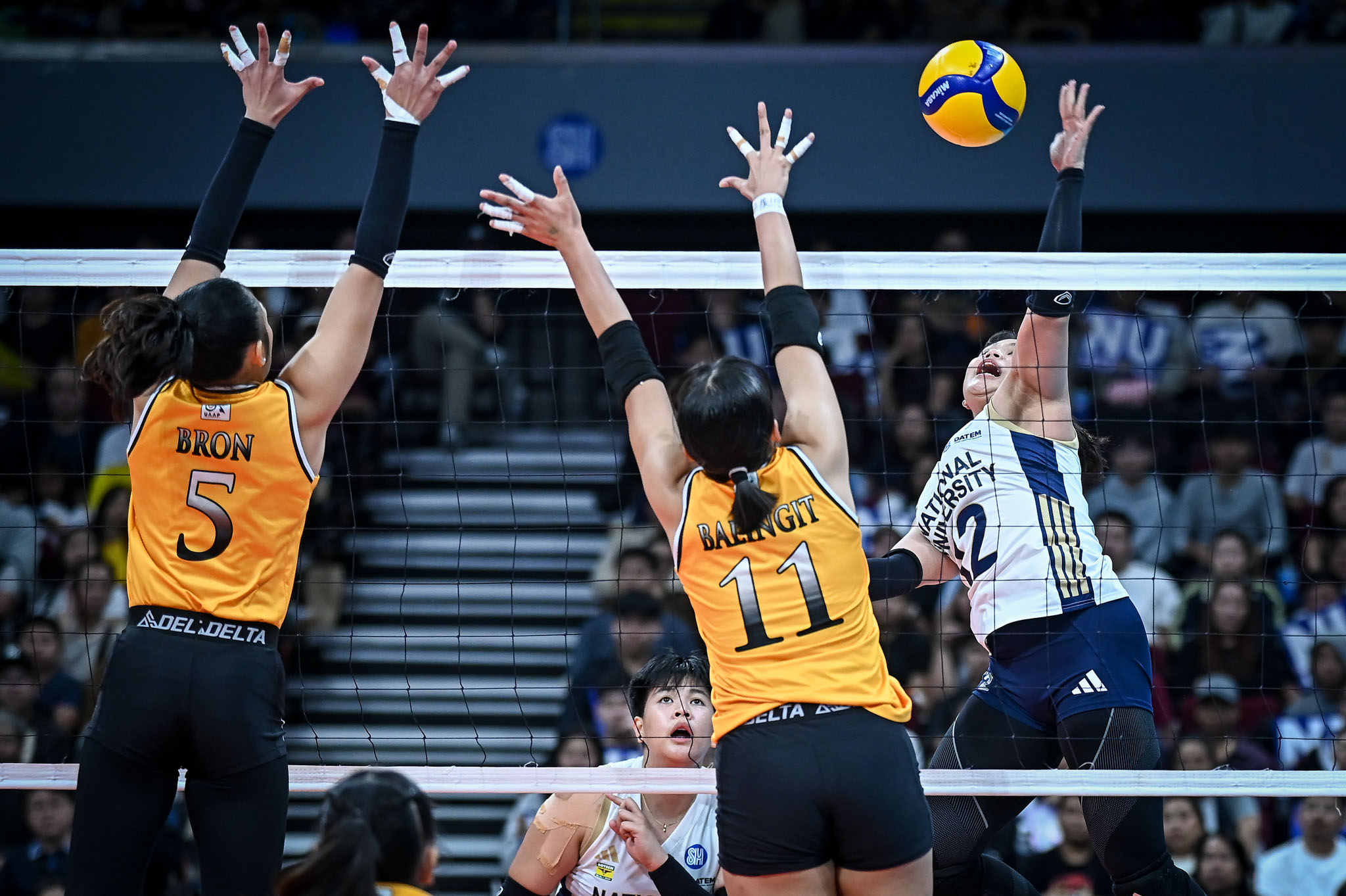 UAAP-88-WVB-NU-vs.-UST-Sam-Cantada-4452 Sam Cantada shows same heart as Bella Belen in NU's comeback vs UST News NU UAAP Volleyball - philippine sports news