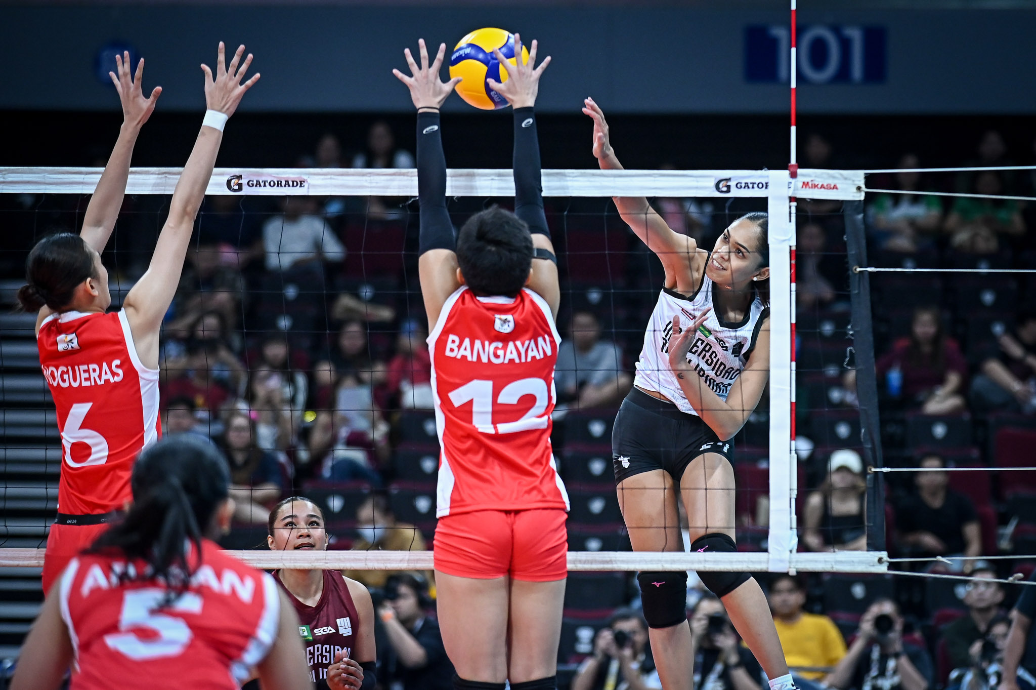 UAAP-88-WVB-UP-vs.-UE-Casiey-Dongallo-1909 Despite breakup, Angge Reyes cheers on former UE teammates at UP News UAAP UE Volleyball - philippine sports news