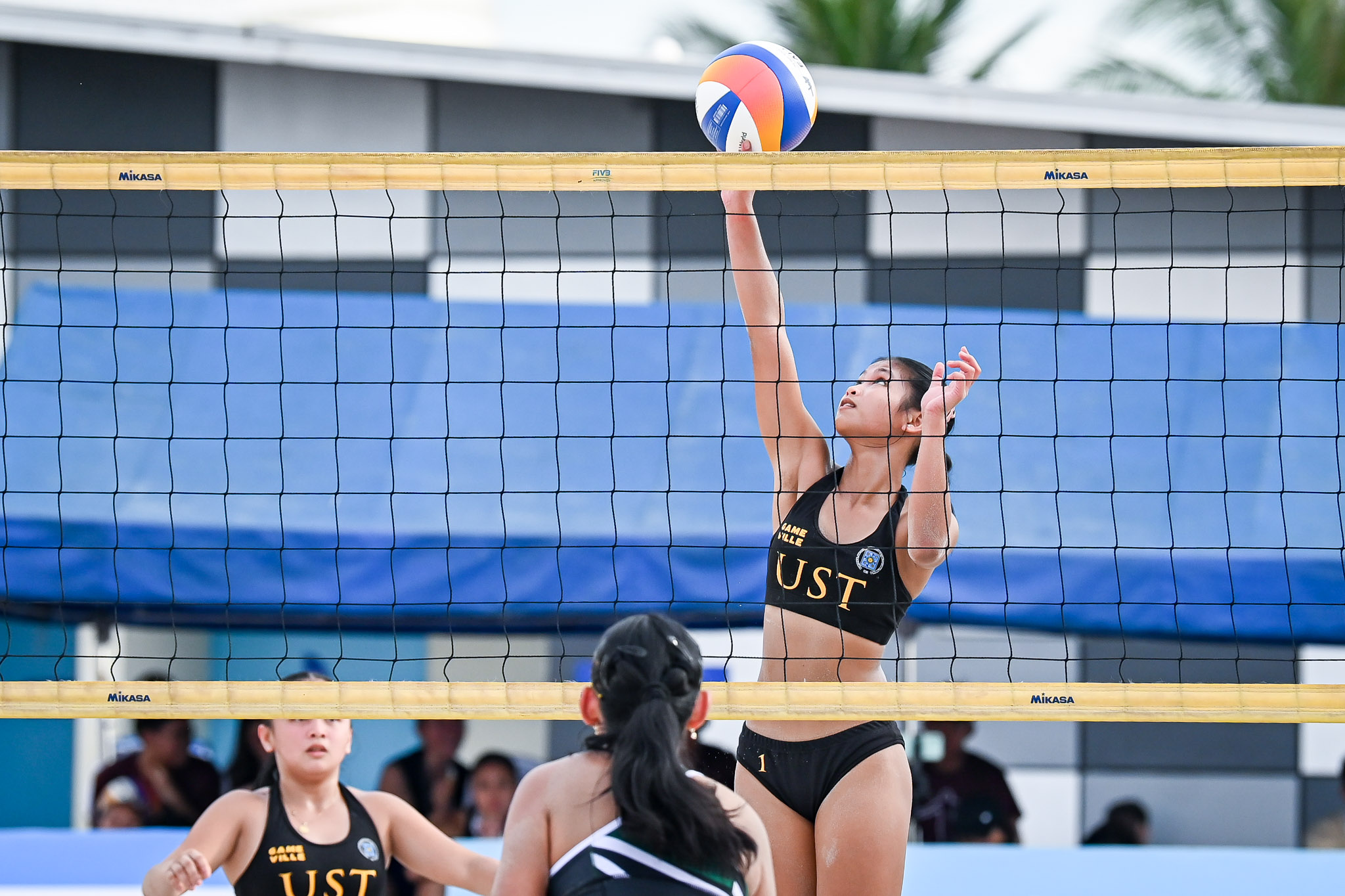 UAAP88-HSGBVB-DADANG-GRITHNEY-1402 Adamson's Pineda-Gonzalvo stuns NUNS's Mangyao-Candelario in UAAP Girls' Beach Volley shocker ADMU AdU Beach Volleyball DLSU FEU News NU UAAP UE UP UST - philippine sports news
