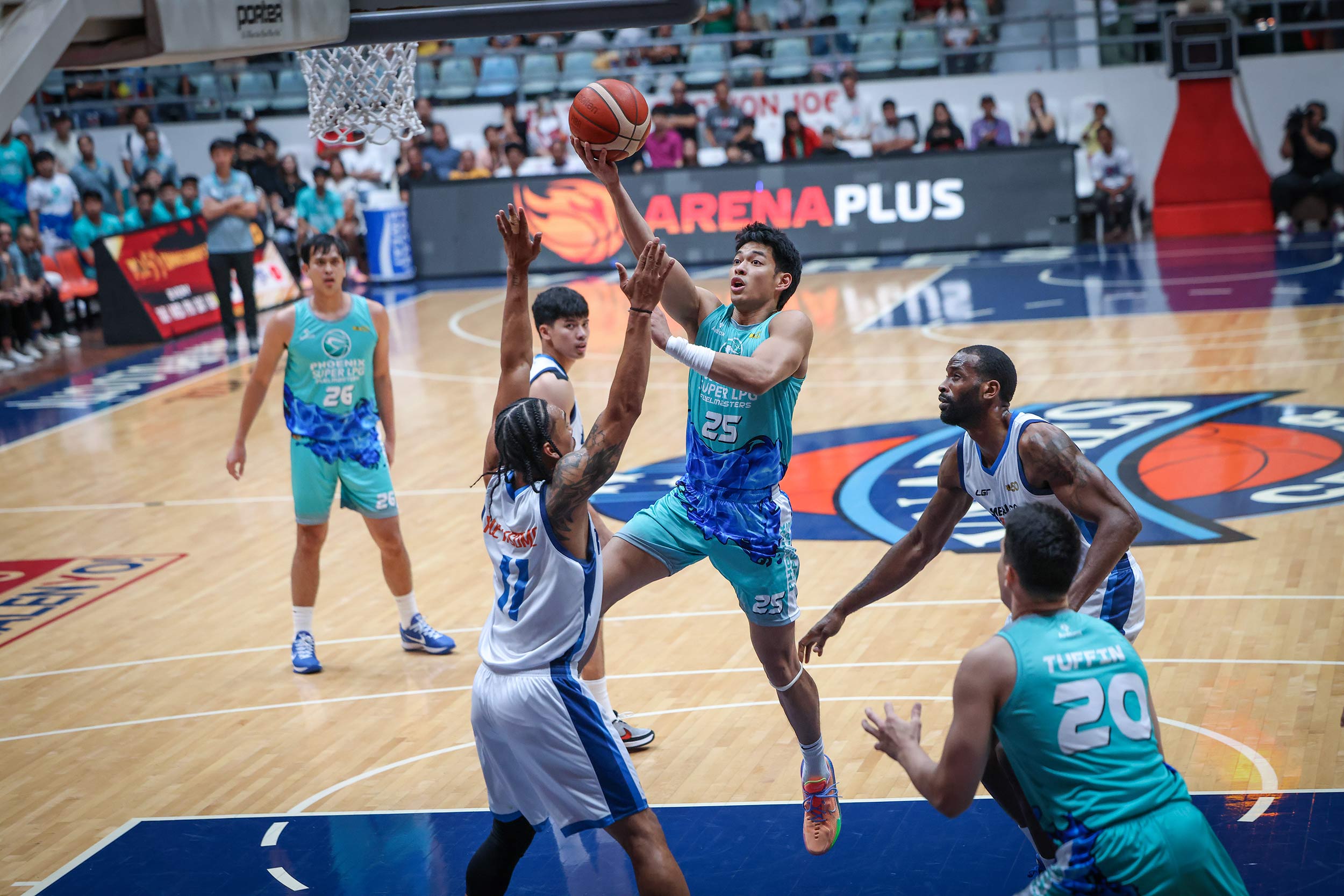 2026-PBA-Commissioners-Cup-Phoenix-vs-Meralco-Ricci-Rivero Meralco stays perfect in PBA Comm's Cup, snaps Phoenix streak Basketball News PBA - philippine sports news