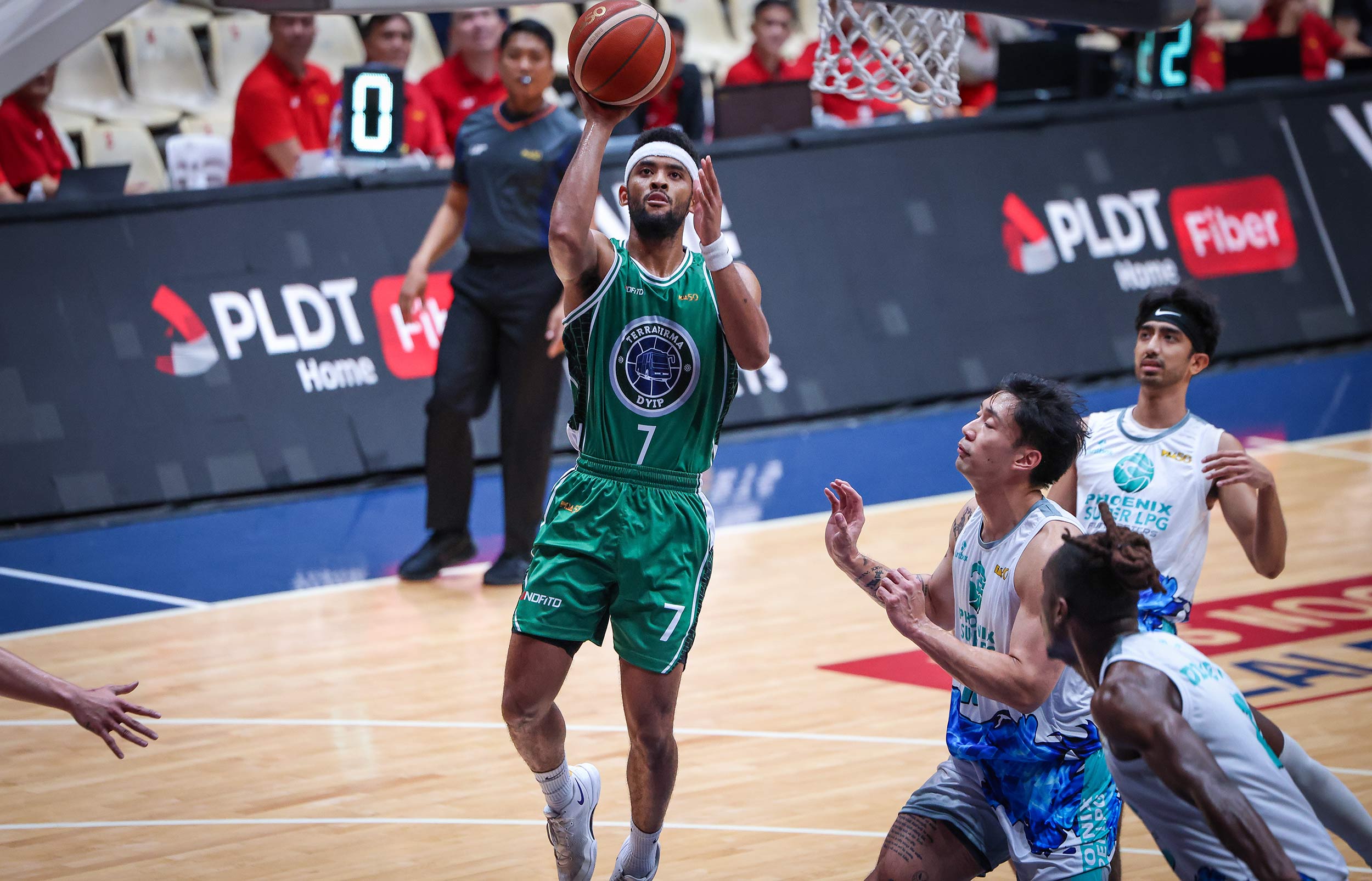 2026-PBA-Commissioners-Cup-Terrafirma-vs-Phoenix-Jerrick-Ahanmisi Ricci Rivero fires 40 as Phoenix deals Terrafirma first loss in PBA Comm's Cup Basketball News PBA - philippine sports news