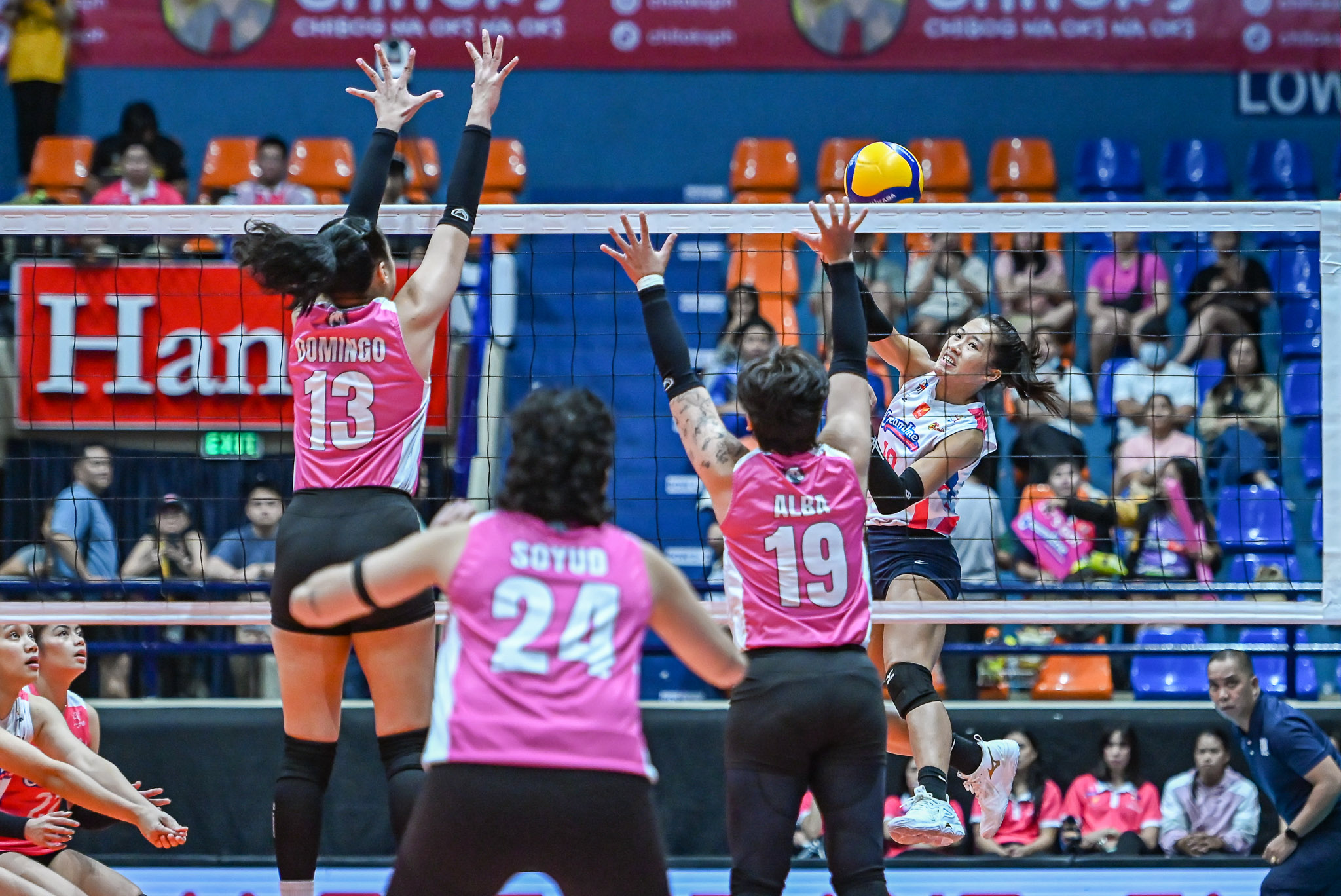 PVL-AFC-26-Creamline-vs.-Akari-Bernadeth-Pons-2531 Akari stuns Creamline, extends streak to four after 0–3 start in PVL AFC News PVL Volleyball - philippine sports news