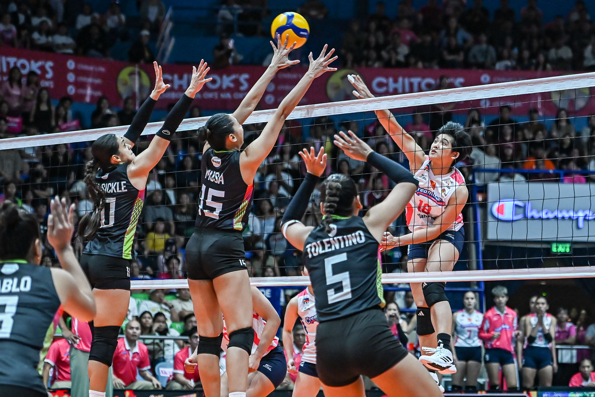 PVL-AFC-26-Creamline-vs.-Nxled-Tots-Carlos-5680 Tots Carlos back in form for Creamline's title drive News PVL Volleyball - philippine sports news