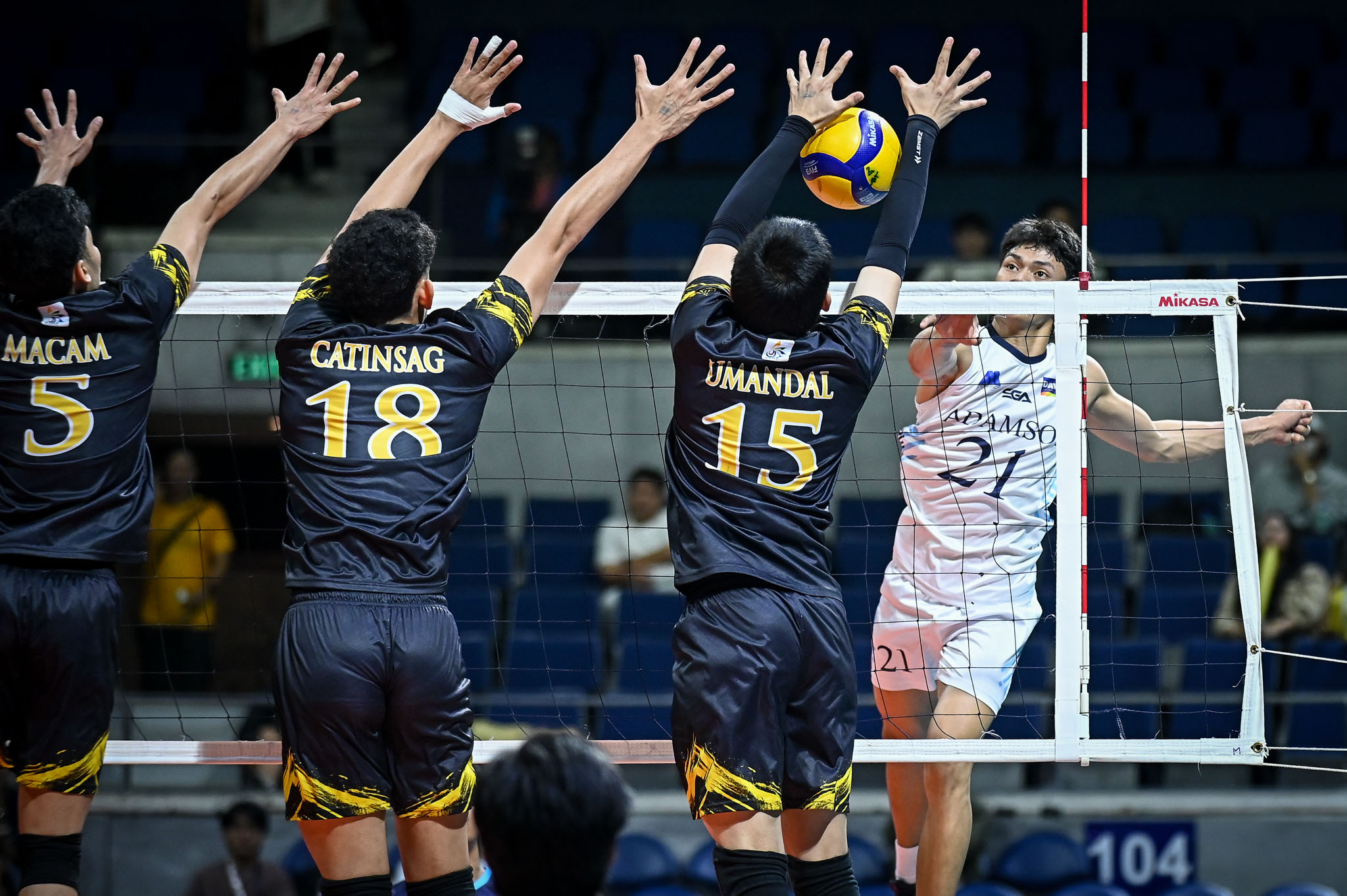 UAAP-88-MVB-AdU-vs.-UST-Richard-Besorio-1414 UST cruises past Adamson, takes share of second in UAAP Men's Volleyball AdU News UAAP UST Volleyball - philippine sports news