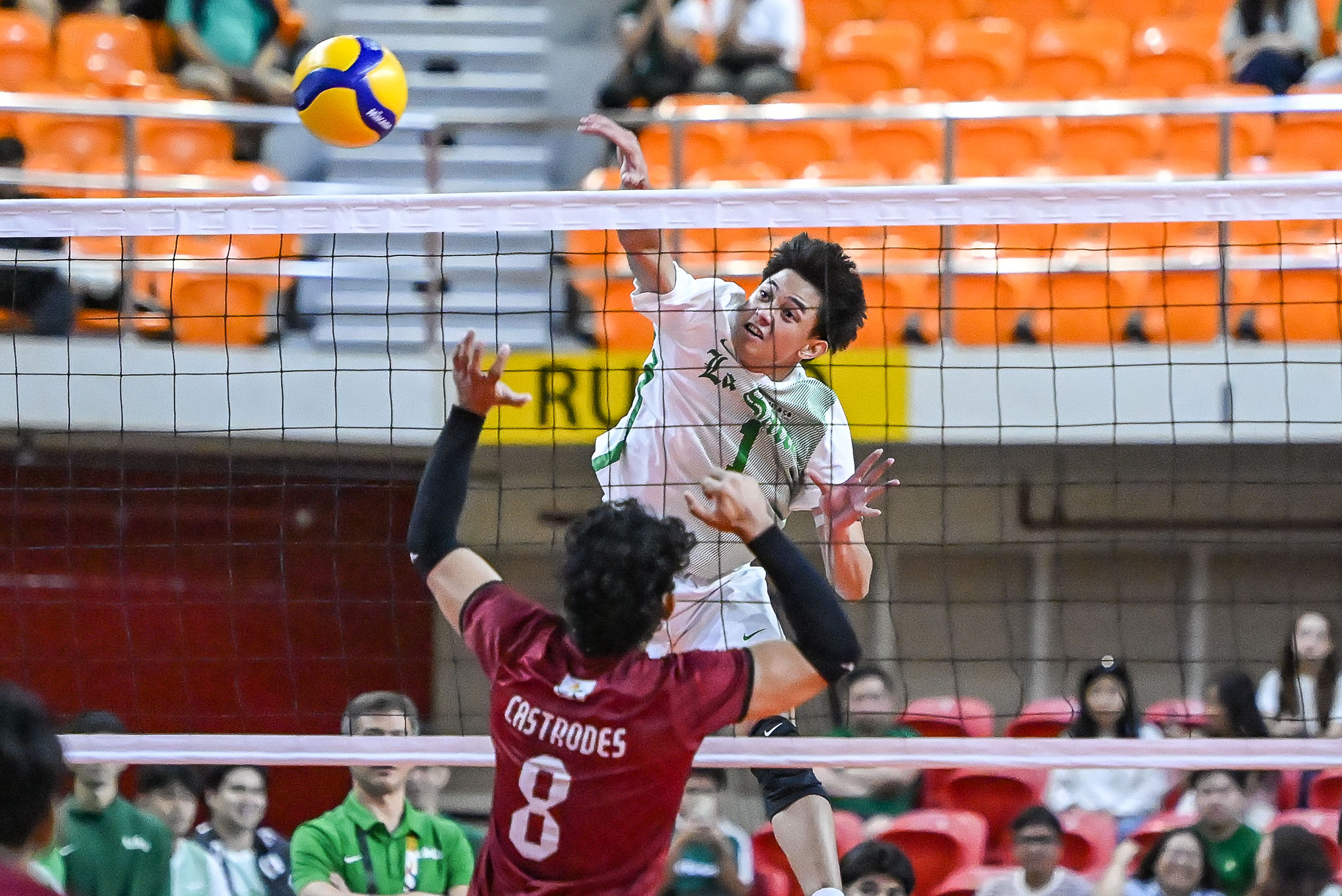 UAAP-88-MVB-DLSU-vs.-UP-Yoyong-Mendoza-0218 La Salle halts UP comeback, ties Ateneo for fourth in UAAP Men's Volleyball DLSU News UAAP UP Volleyball - philippine sports news