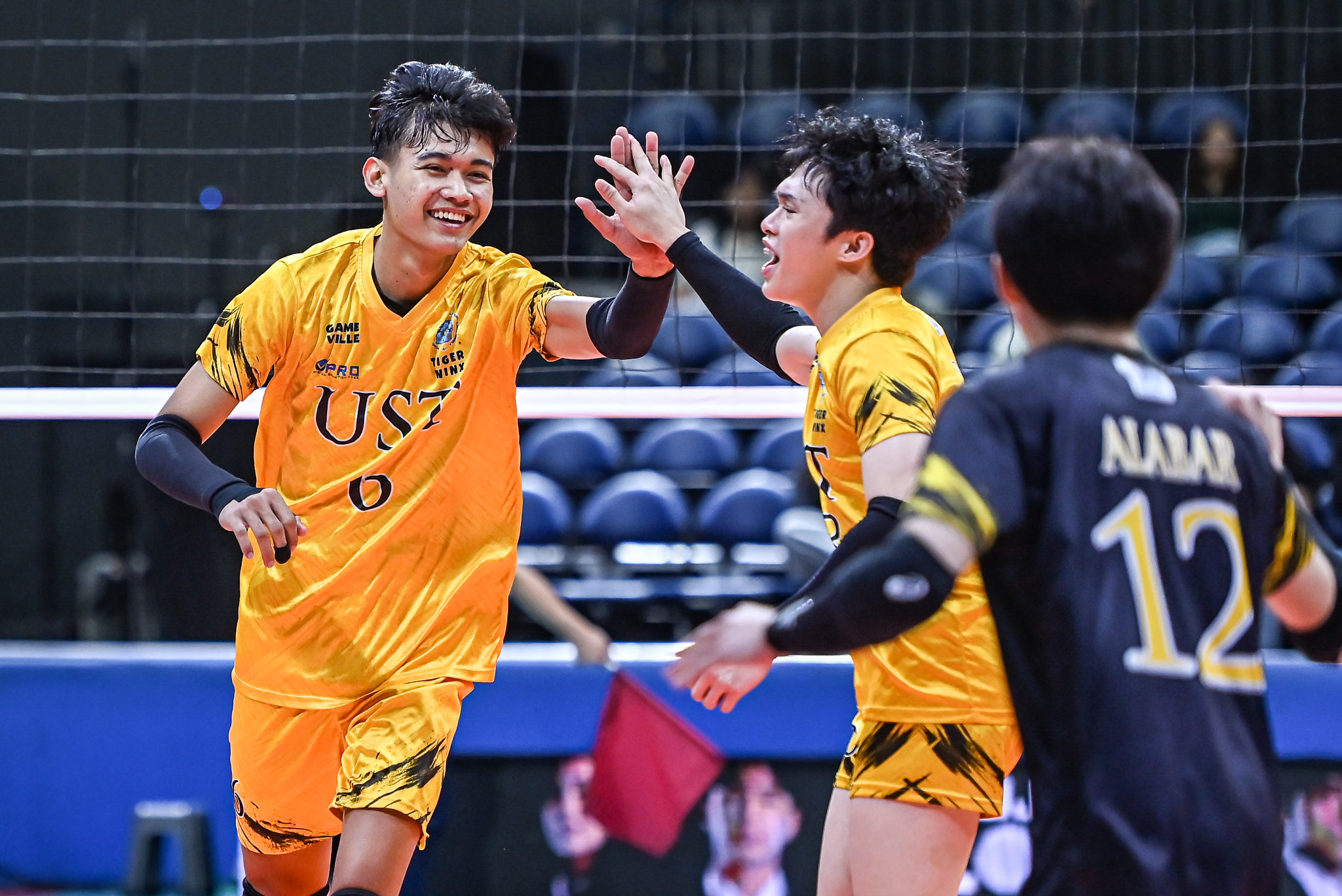 UAAP-88-MVB-DLSU-vs.-UST-Al-Bukharie-Sali-5200 Birthday boy Ybanez sparks UST, ends La Salle streak in UAAP Men's Volleyball DLSU News UAAP UST Volleyball - philippine sports news